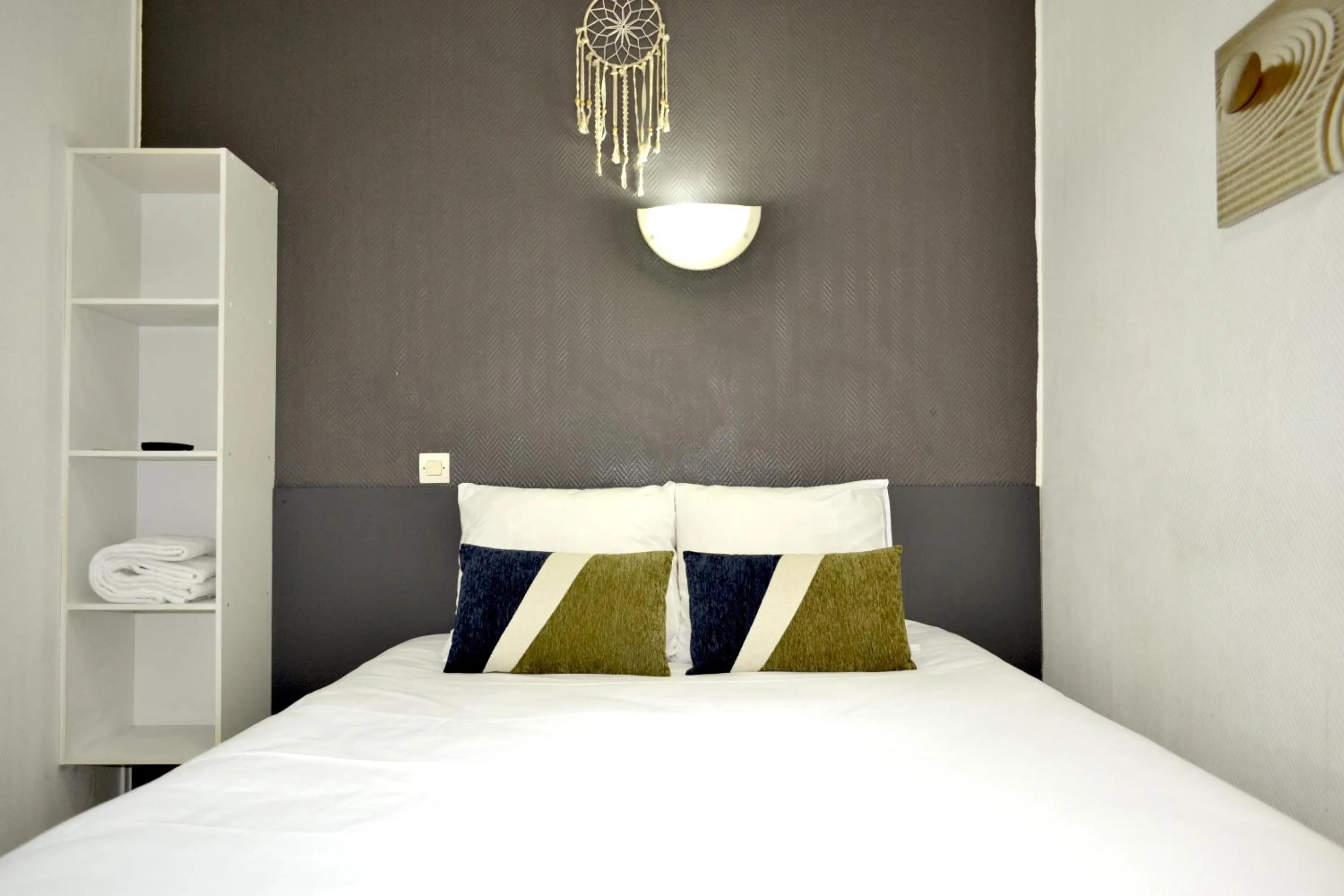 Bedroom, Bed in Hôtel Alizéa