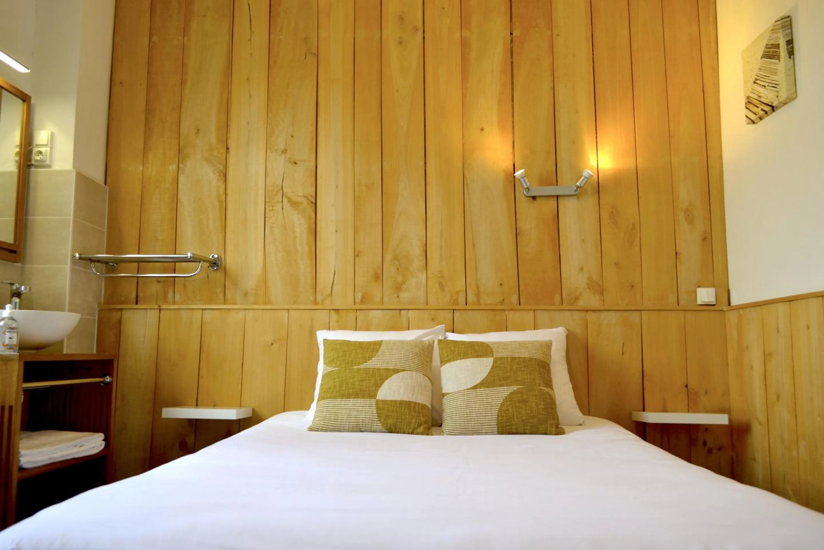 Bedroom, Bed in Hôtel Alizéa