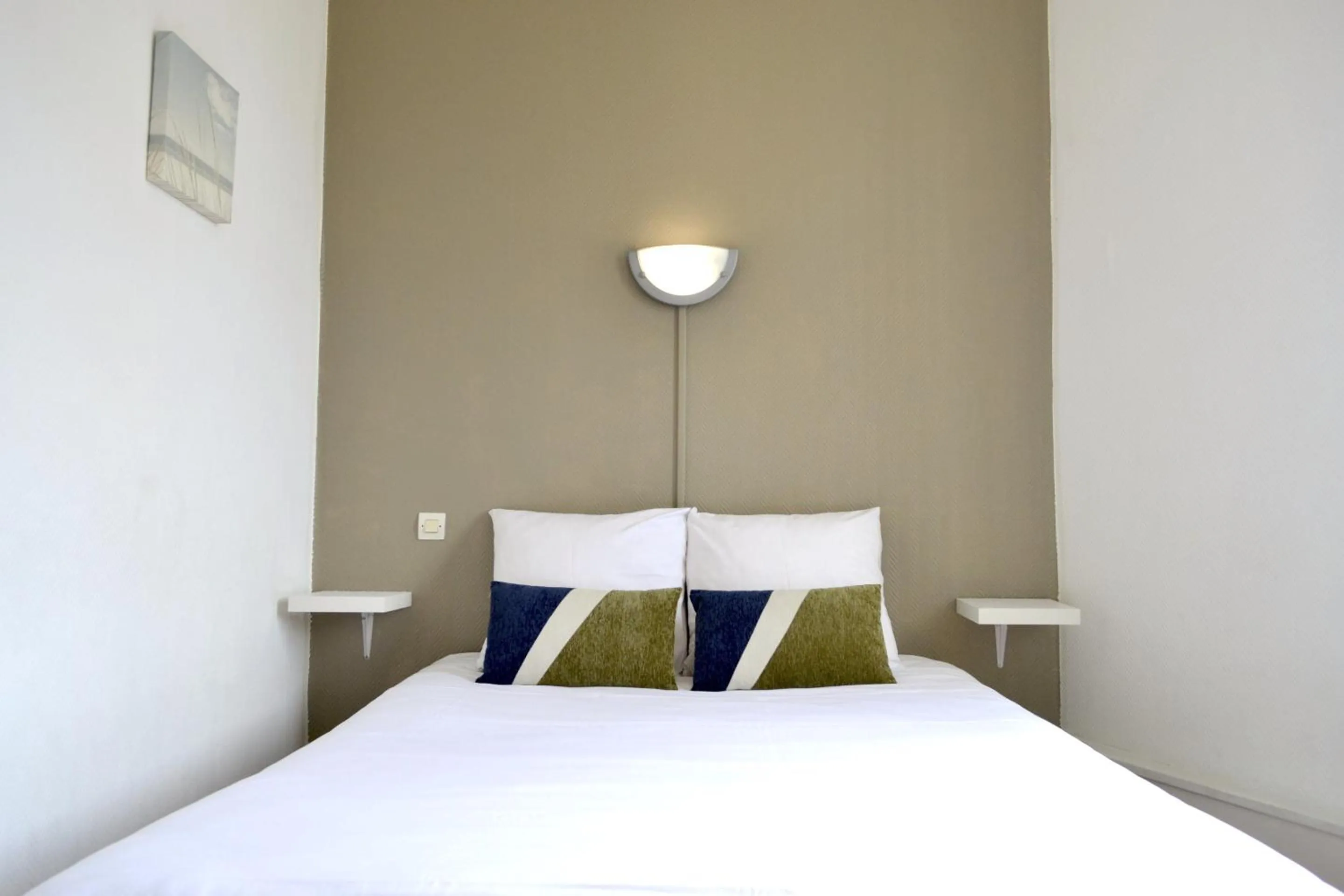 Bedroom, Bed in Hôtel Alizéa