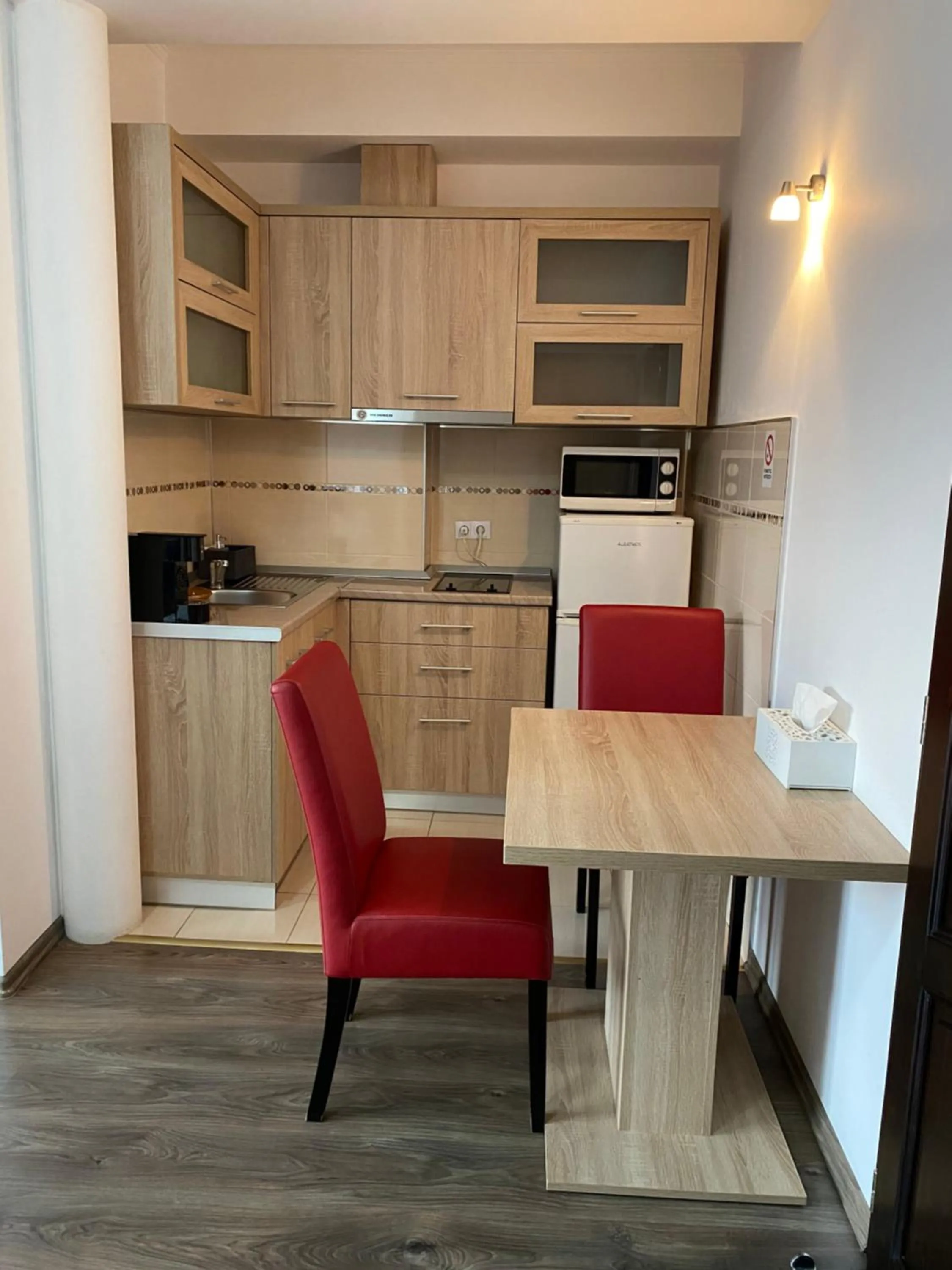 Photo of the whole room in Aparthotel Punct pe i