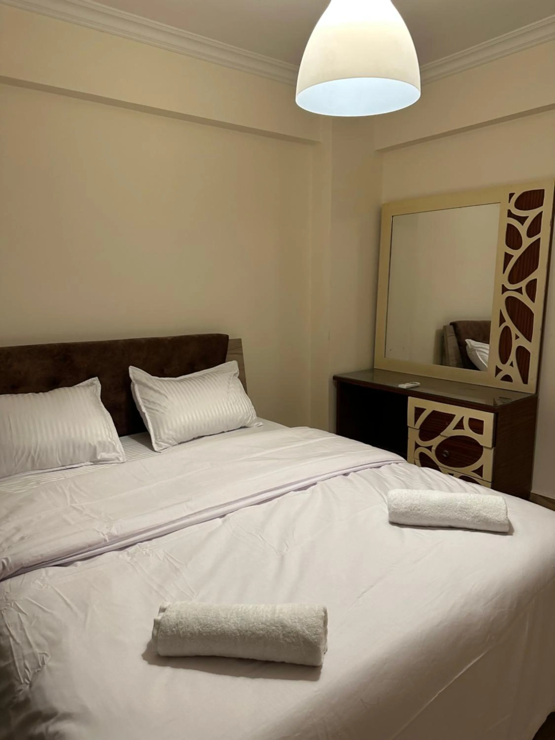Bed in JRE-EG modern aprt Sheikh Zayed