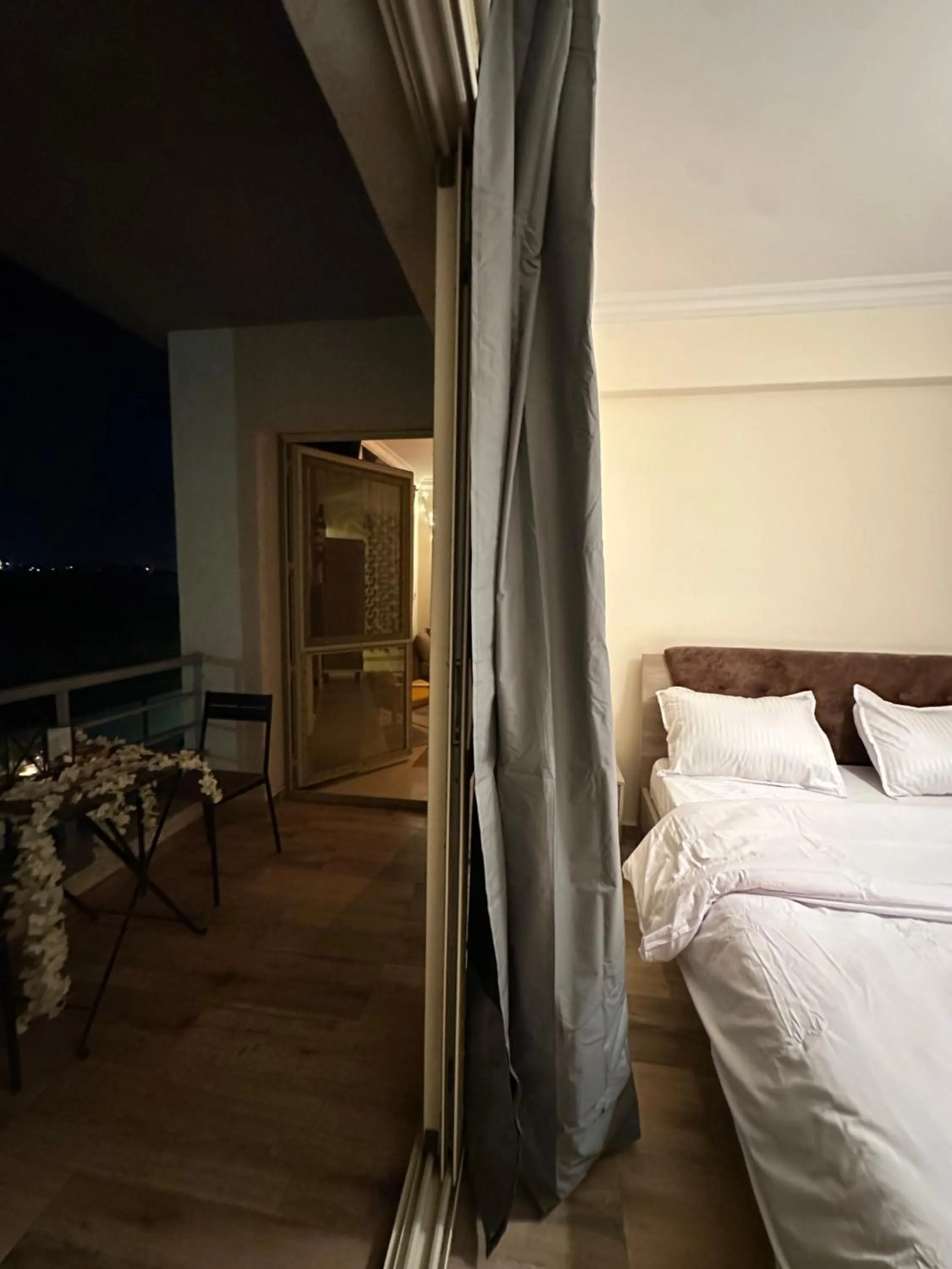 Bed in JRE-EG modern aprt Sheikh Zayed