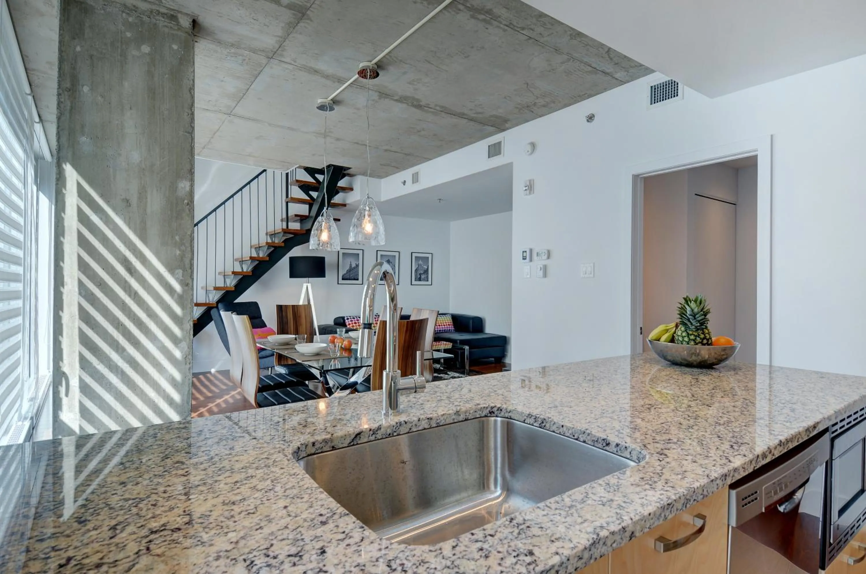 Kitchen or kitchenette in Les Immeubles Charlevoix - Le 760-506