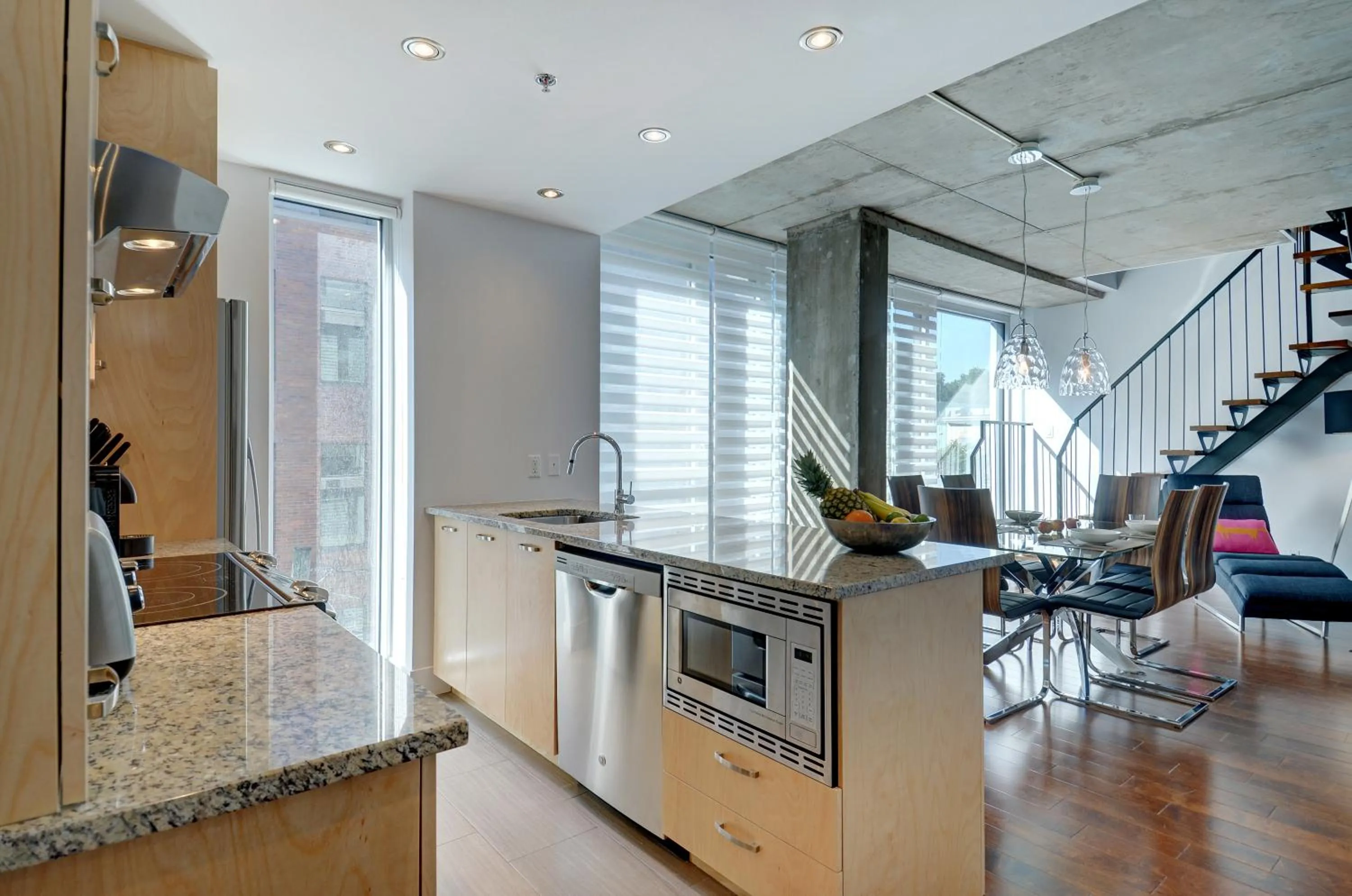 Kitchen or kitchenette in Les Immeubles Charlevoix - Le 760-506