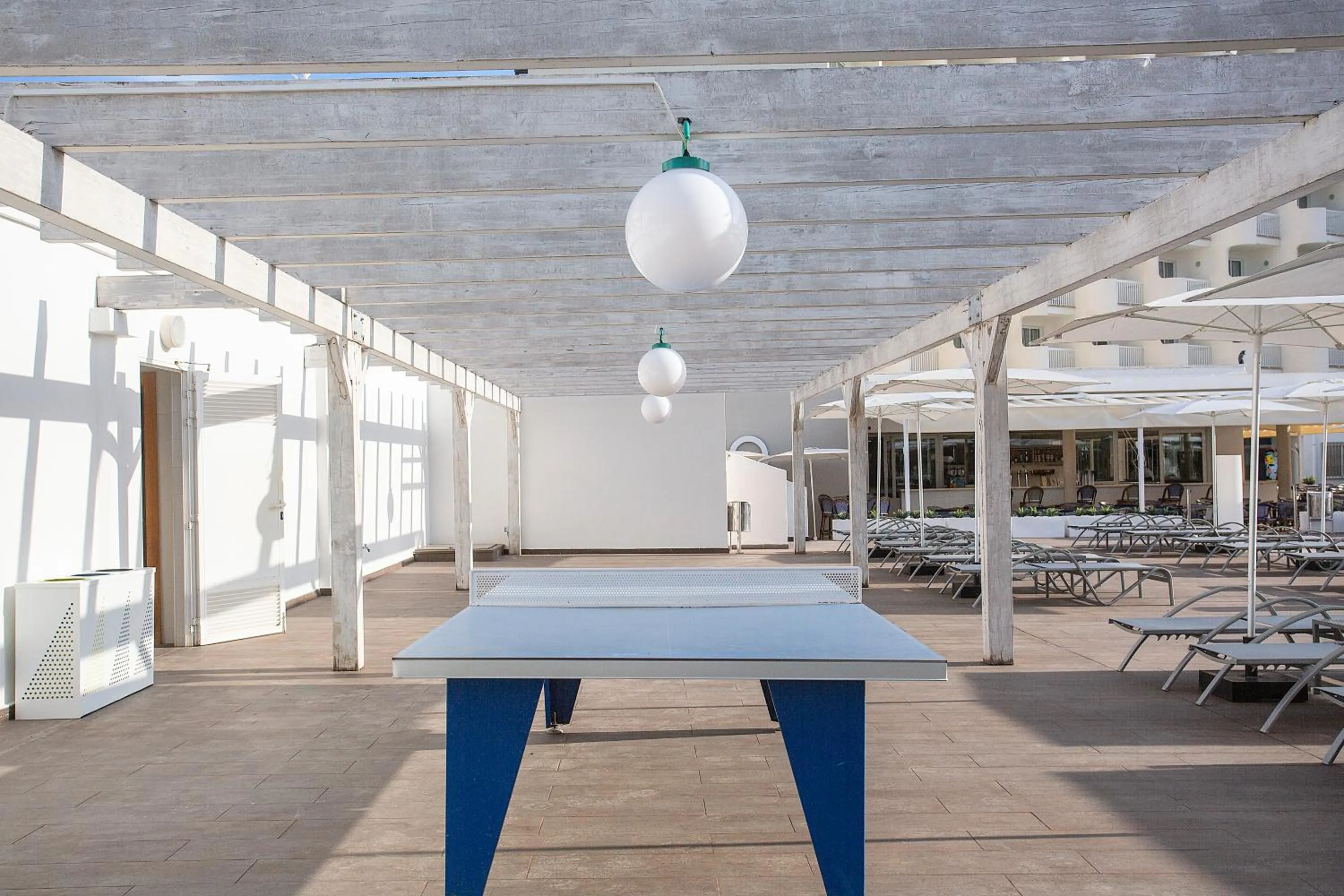 Table tennis in BQ Delfín Azul Hotel