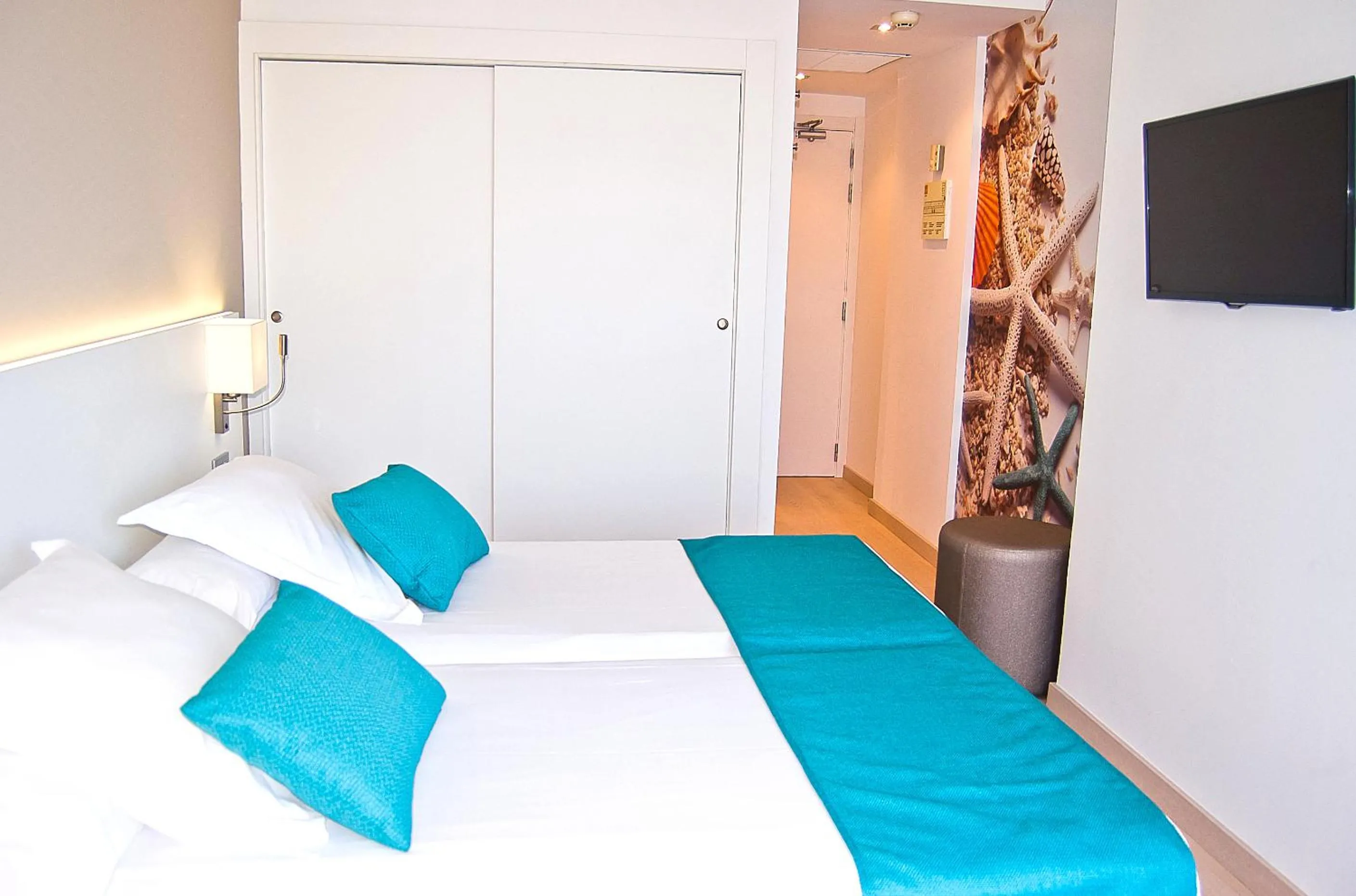 Photo of the whole room, Bed in BQ Delfín Azul Hotel