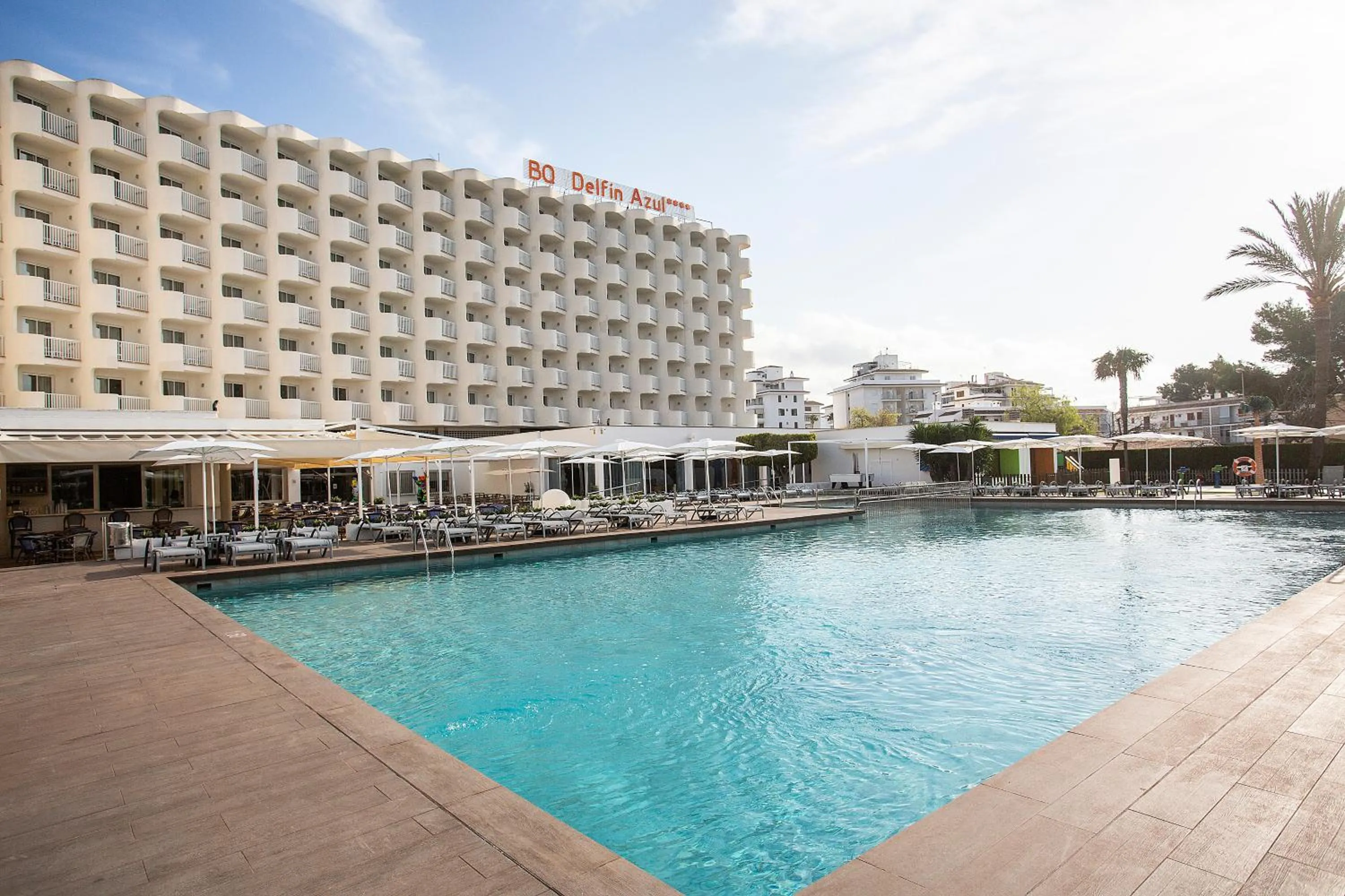 Property building in BQ Delfín Azul Hotel