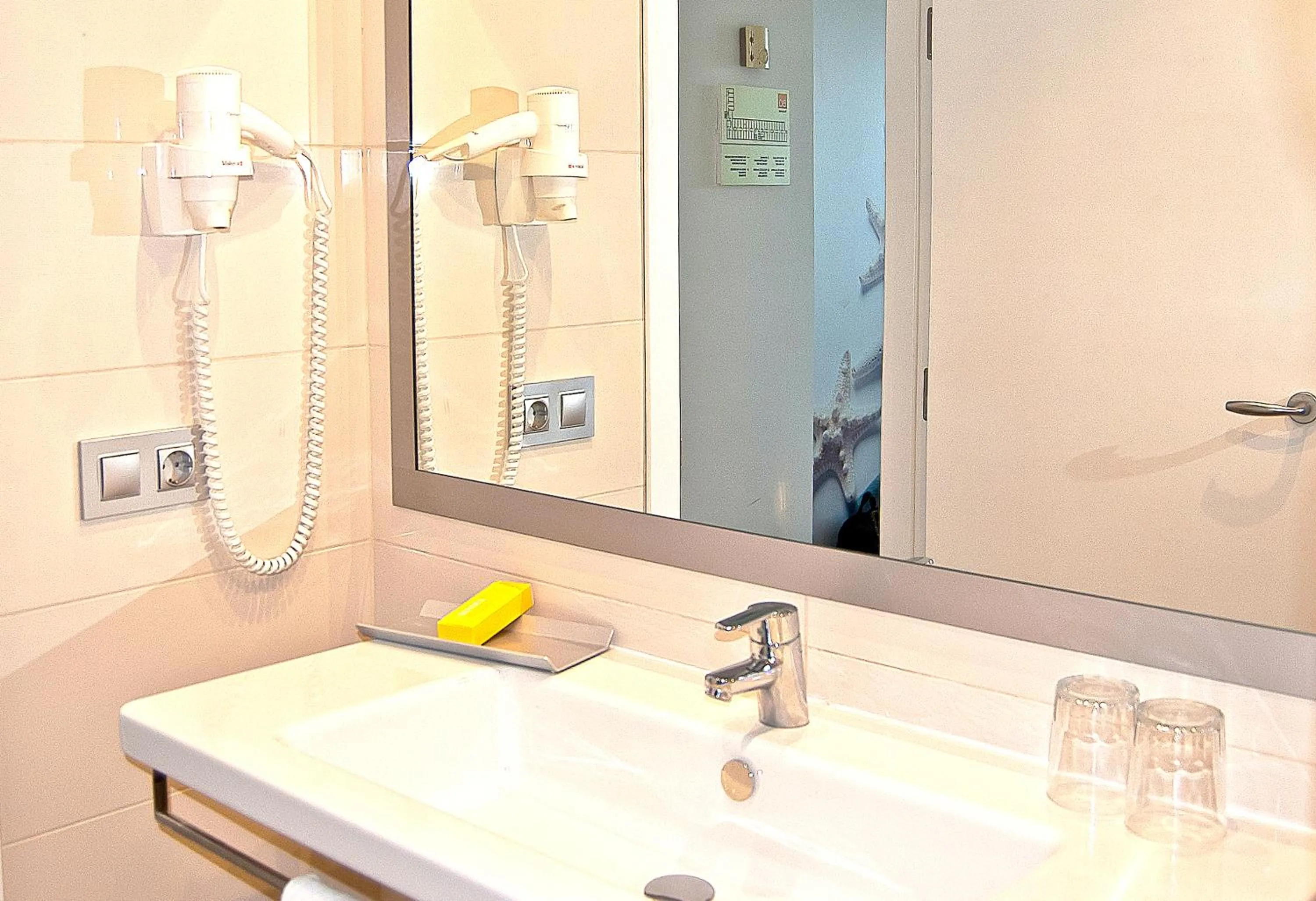 Bathroom in BQ Delfín Azul Hotel