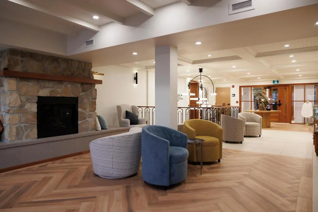 Communal lounge/ TV room in La Pinsonnière