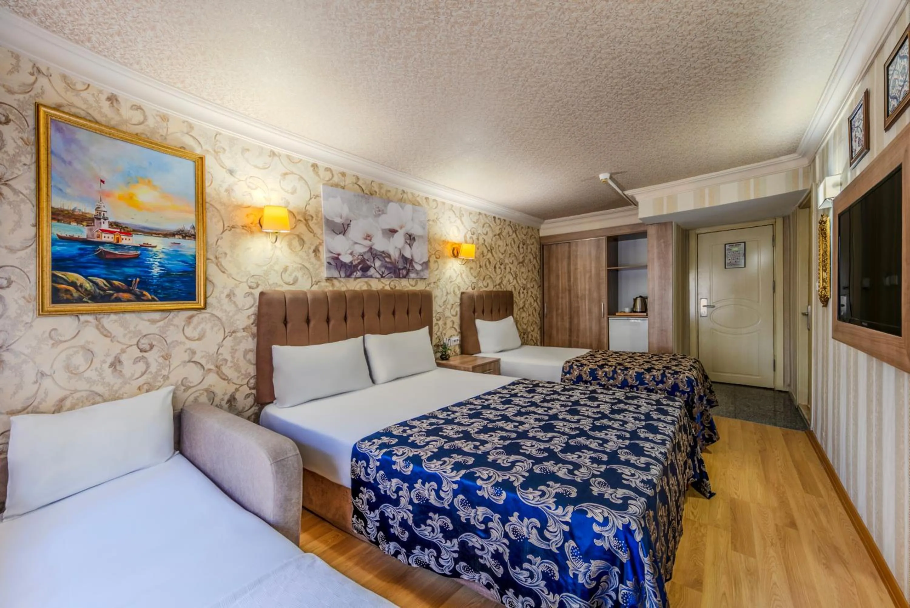 Photo of the whole room, Bed in Hamit Hotel Istanbul - Special Category