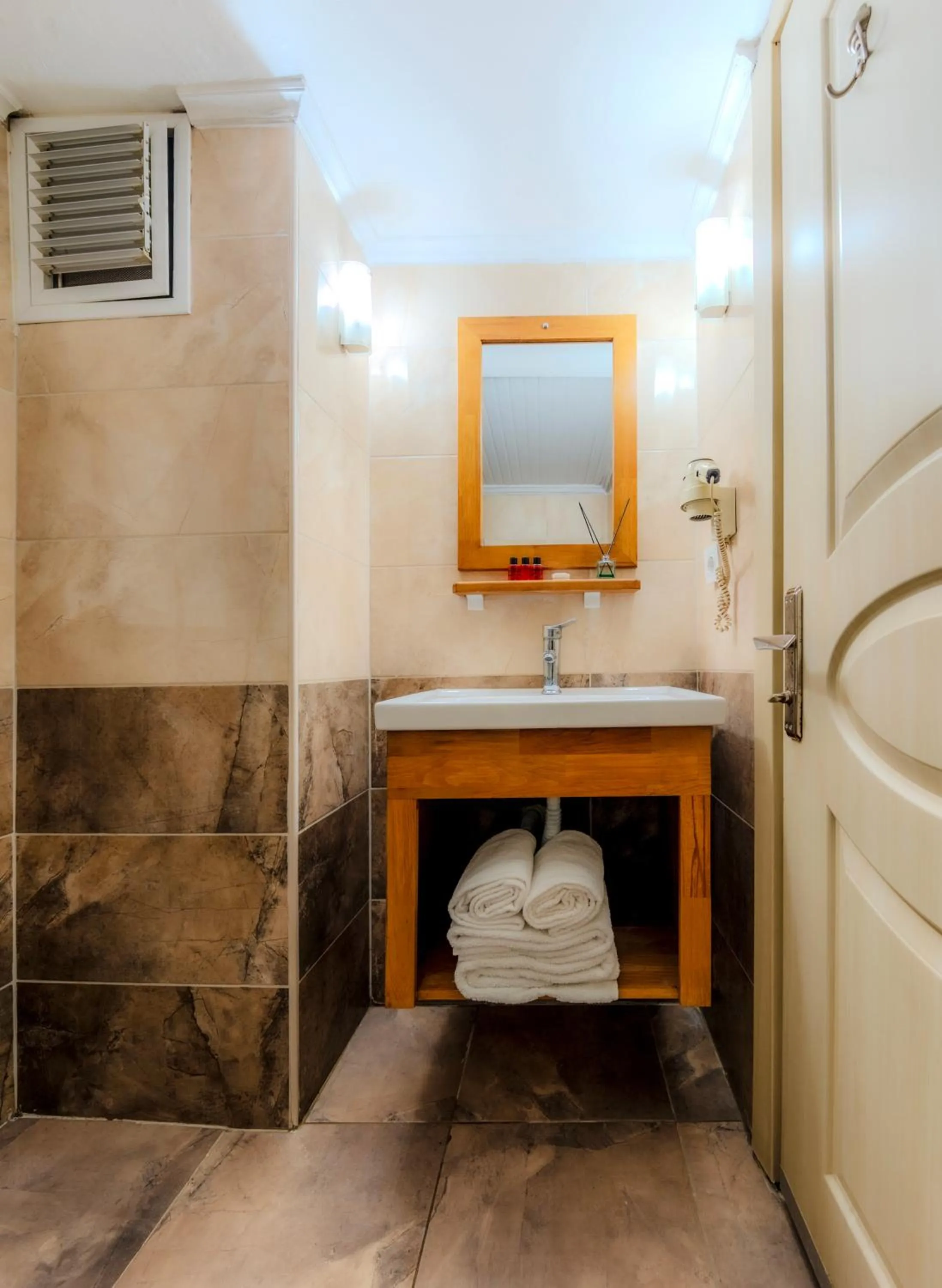 Toilet in Hamit Hotel Istanbul - Special Category