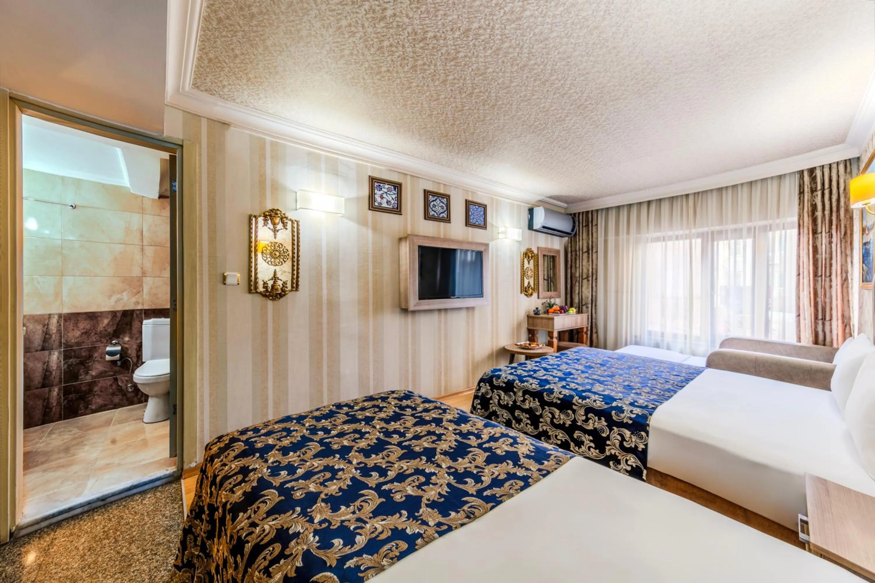 Photo of the whole room, Bed in Hamit Hotel Istanbul - Special Category