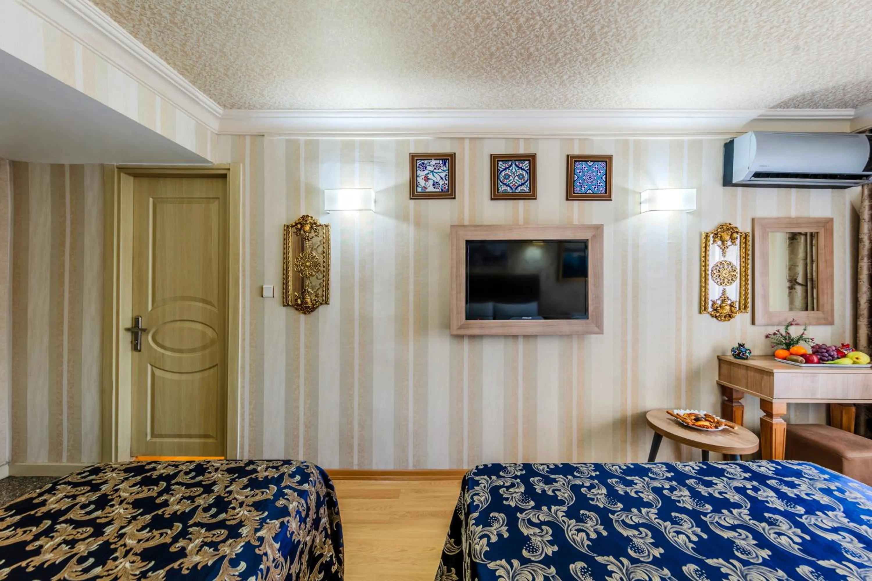 TV and multimedia, Bed in Hamit Hotel Istanbul - Special Category