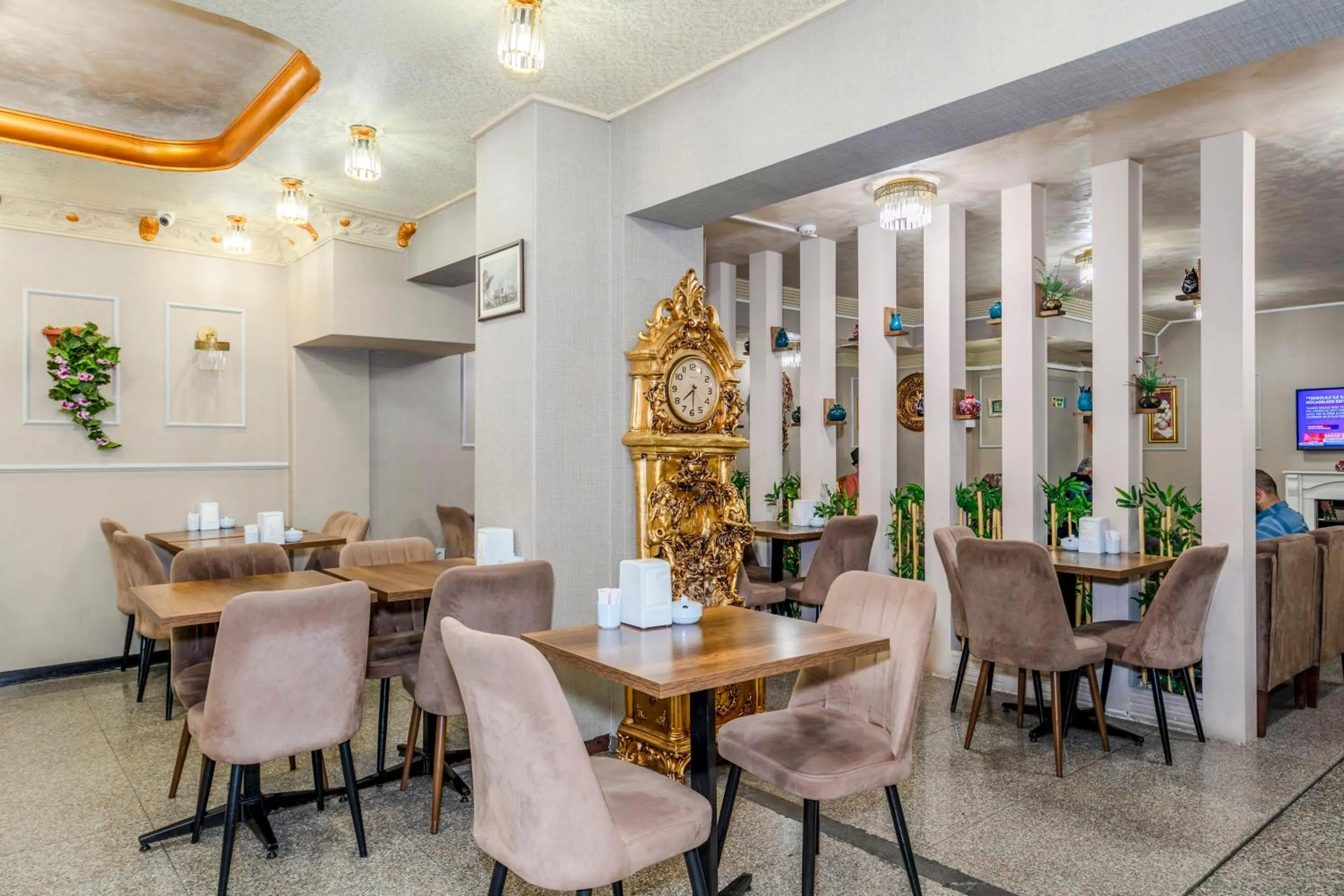 Restaurant/places to eat in Hamit Hotel Istanbul - Special Category