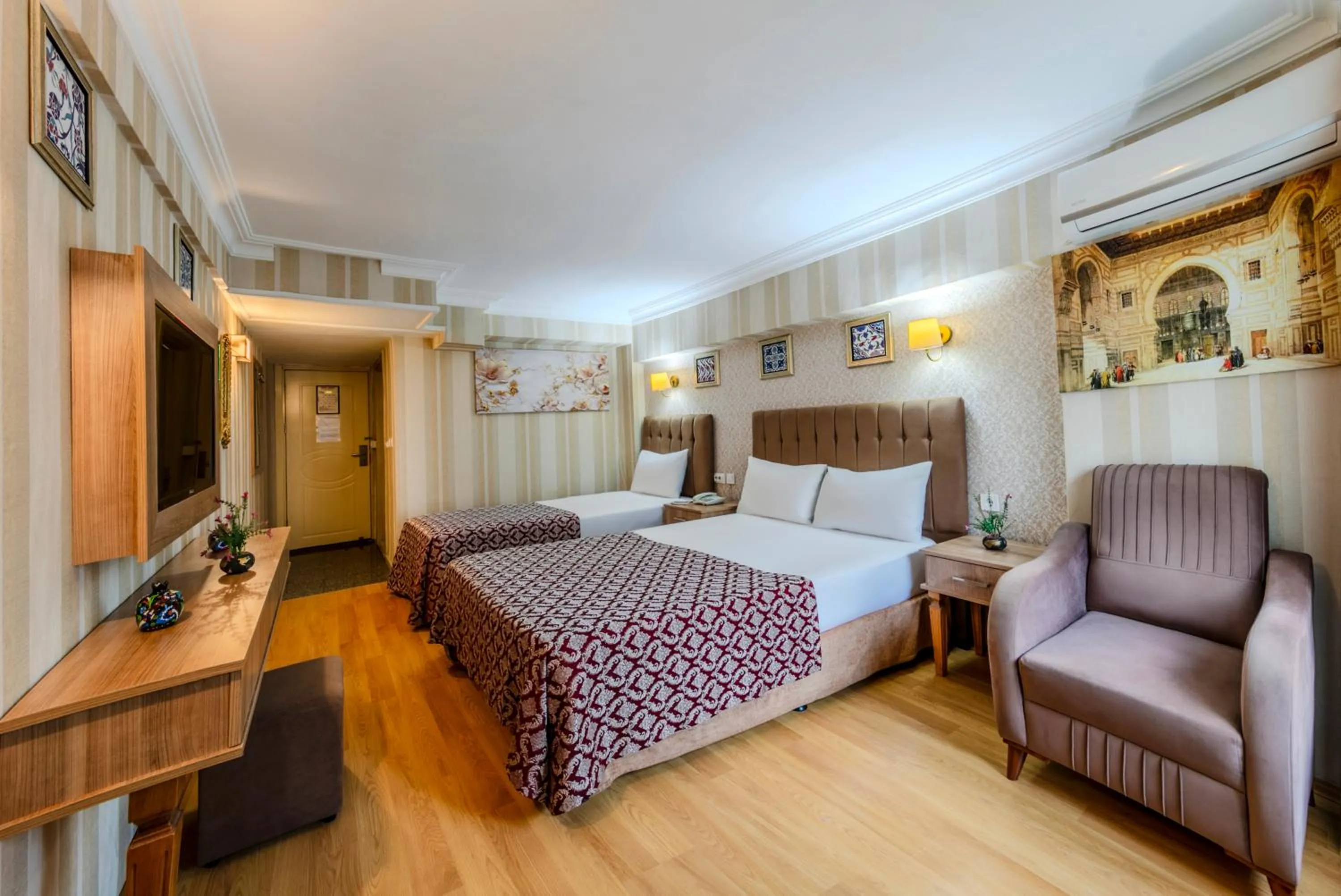 Bedroom, Bed in Hamit Hotel Istanbul - Special Category
