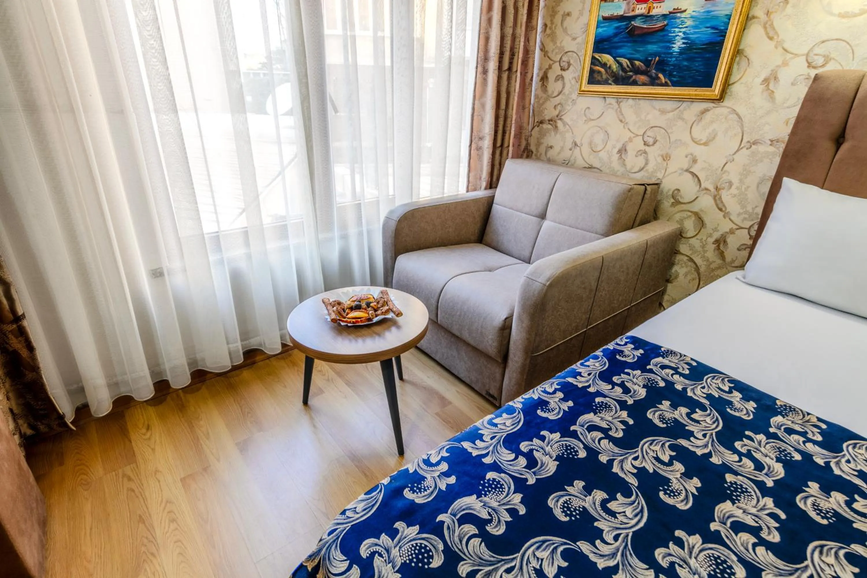 Seating area, Bed in Hamit Hotel Istanbul - Special Category