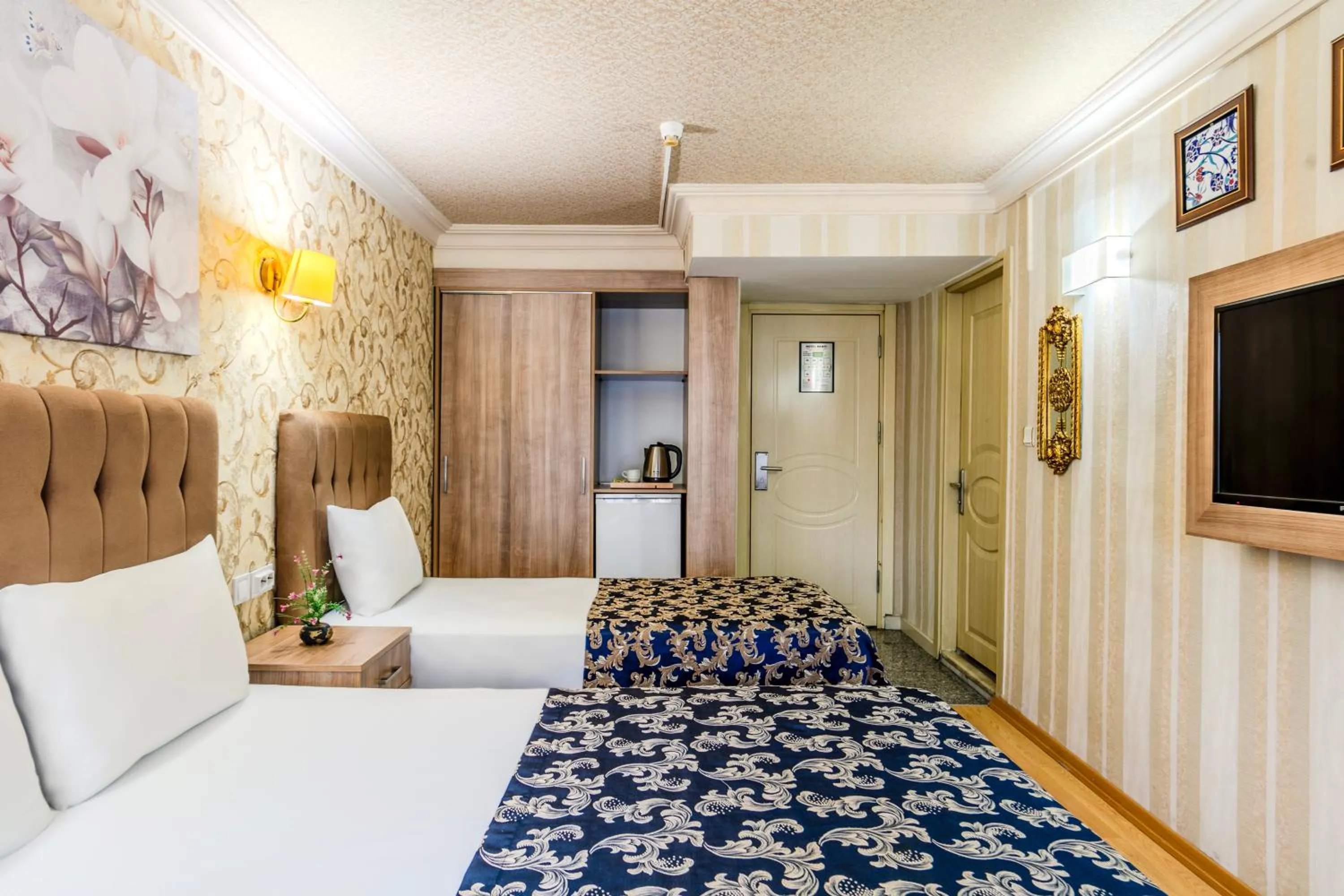 Photo of the whole room, Bed in Hamit Hotel Istanbul - Special Category