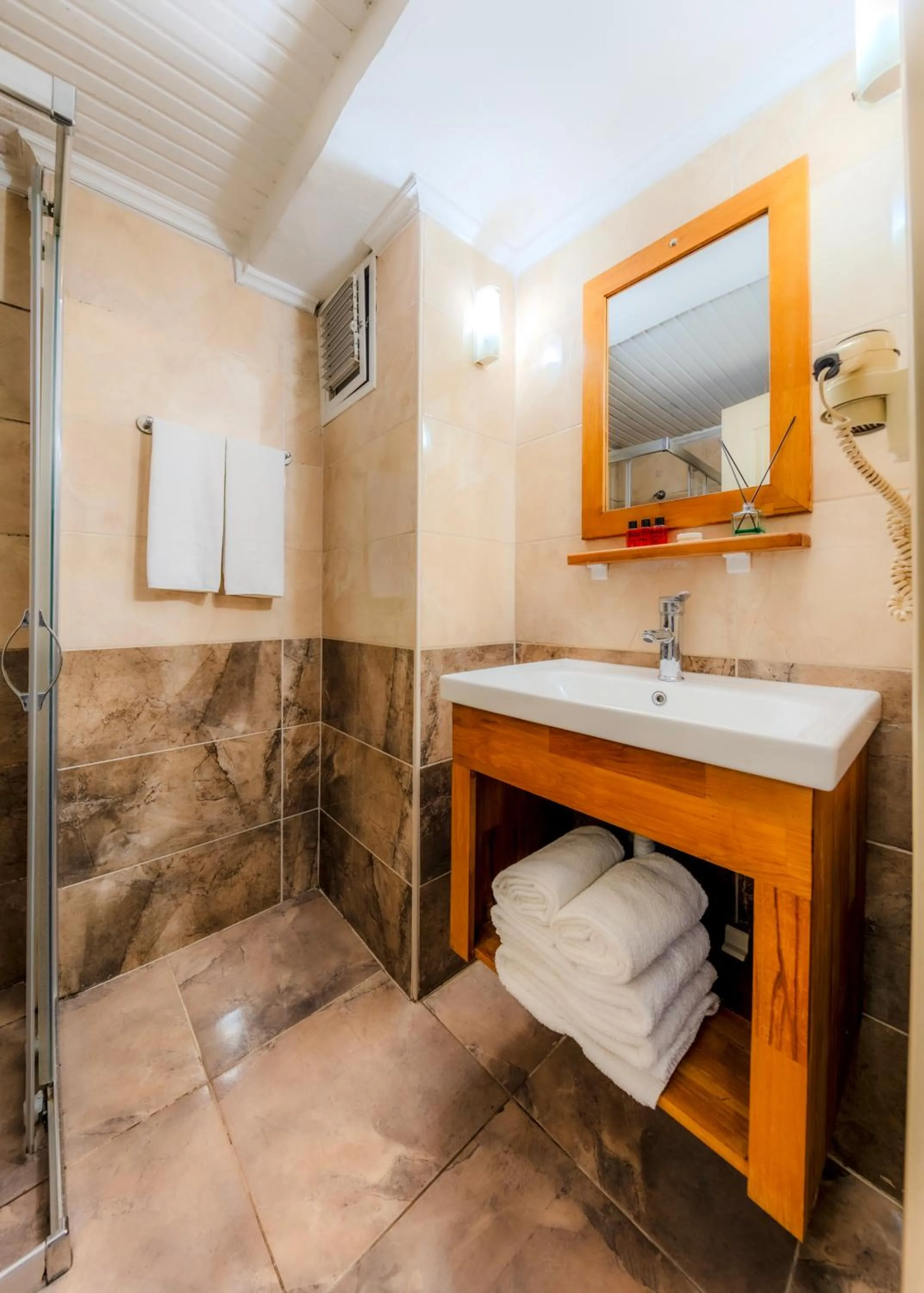 Toilet in Hamit Hotel Istanbul - Special Category