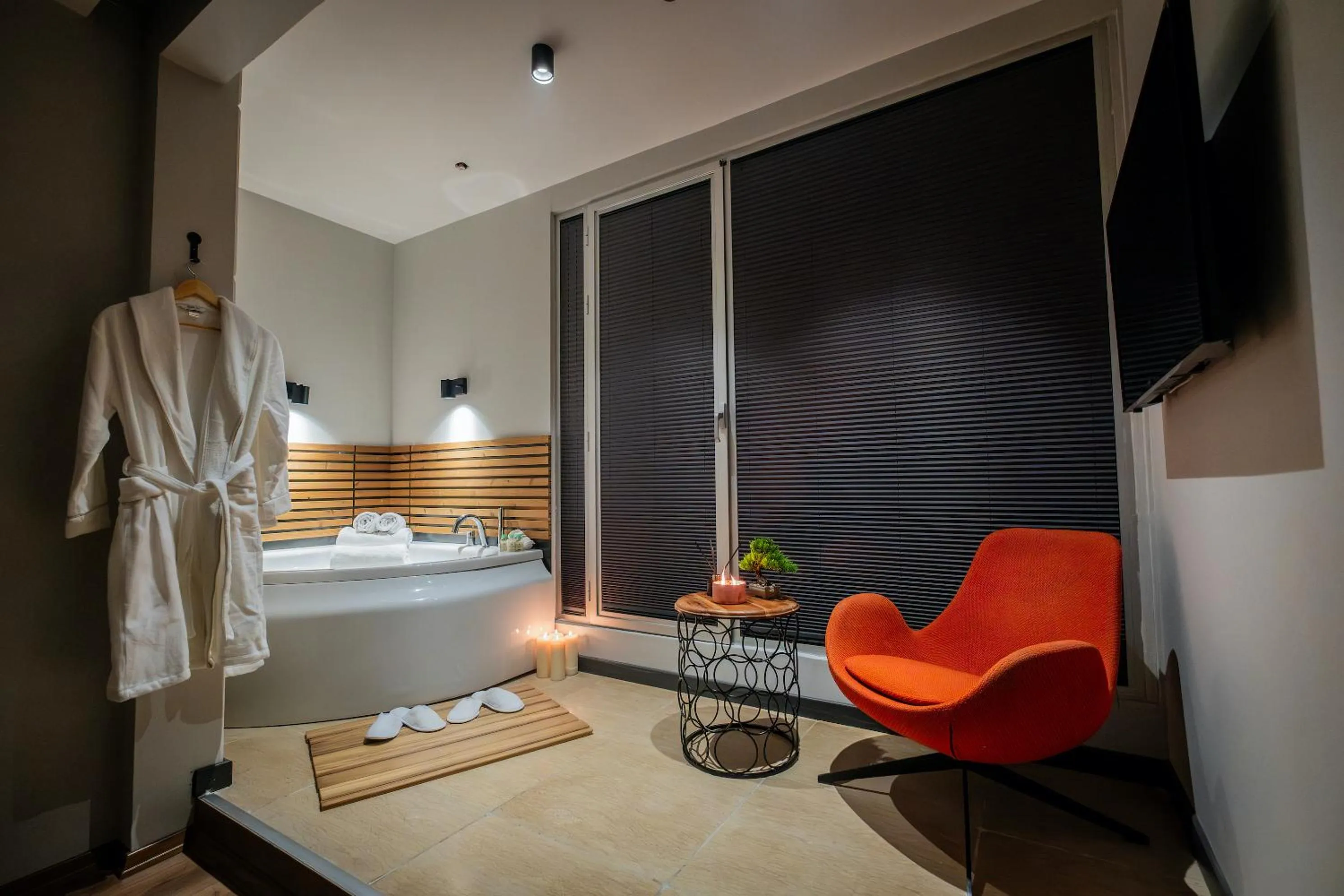 Bed in Discovery Hotel