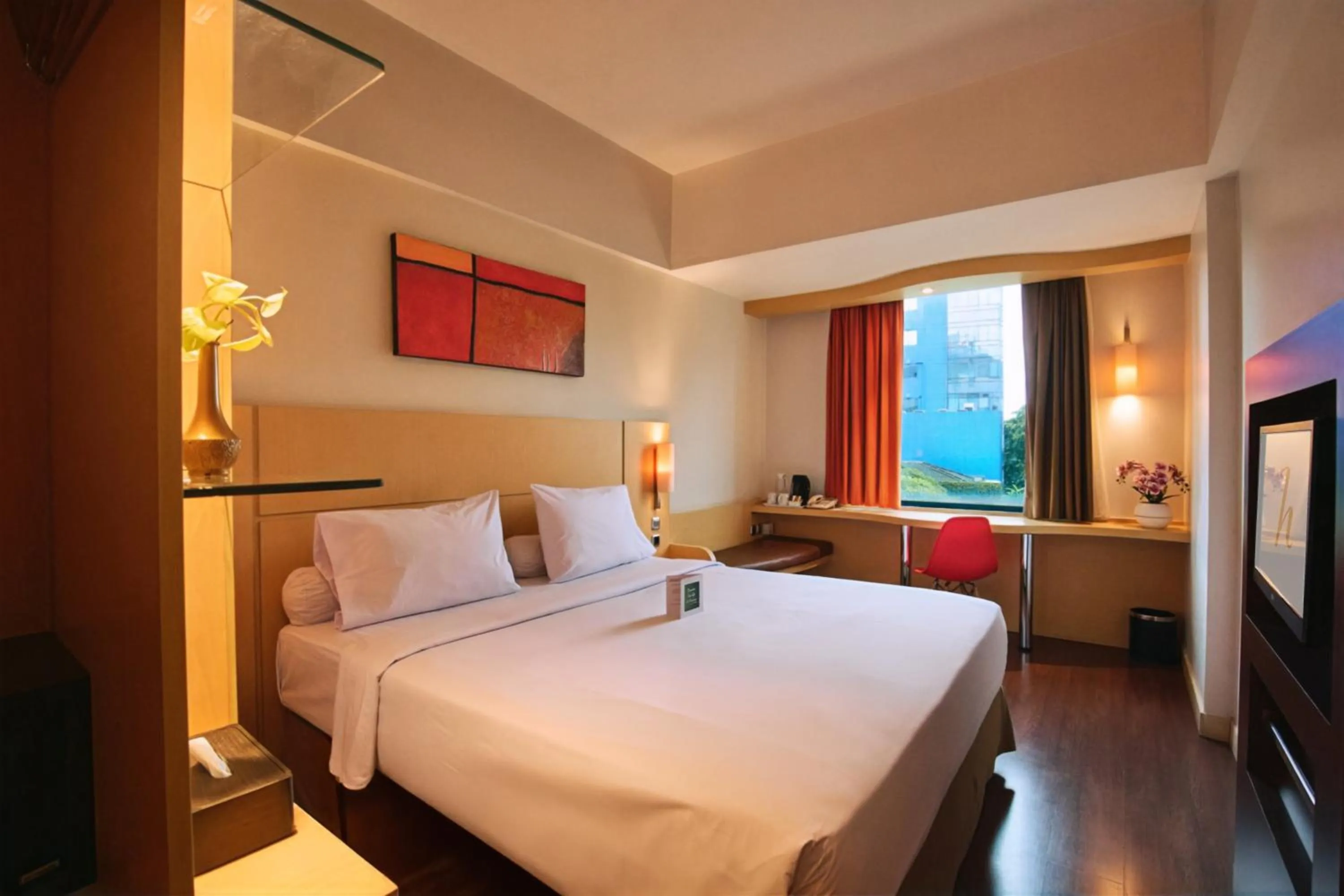 Photo of the whole room, Bed in Horison Arcadia Wahid Hasyim