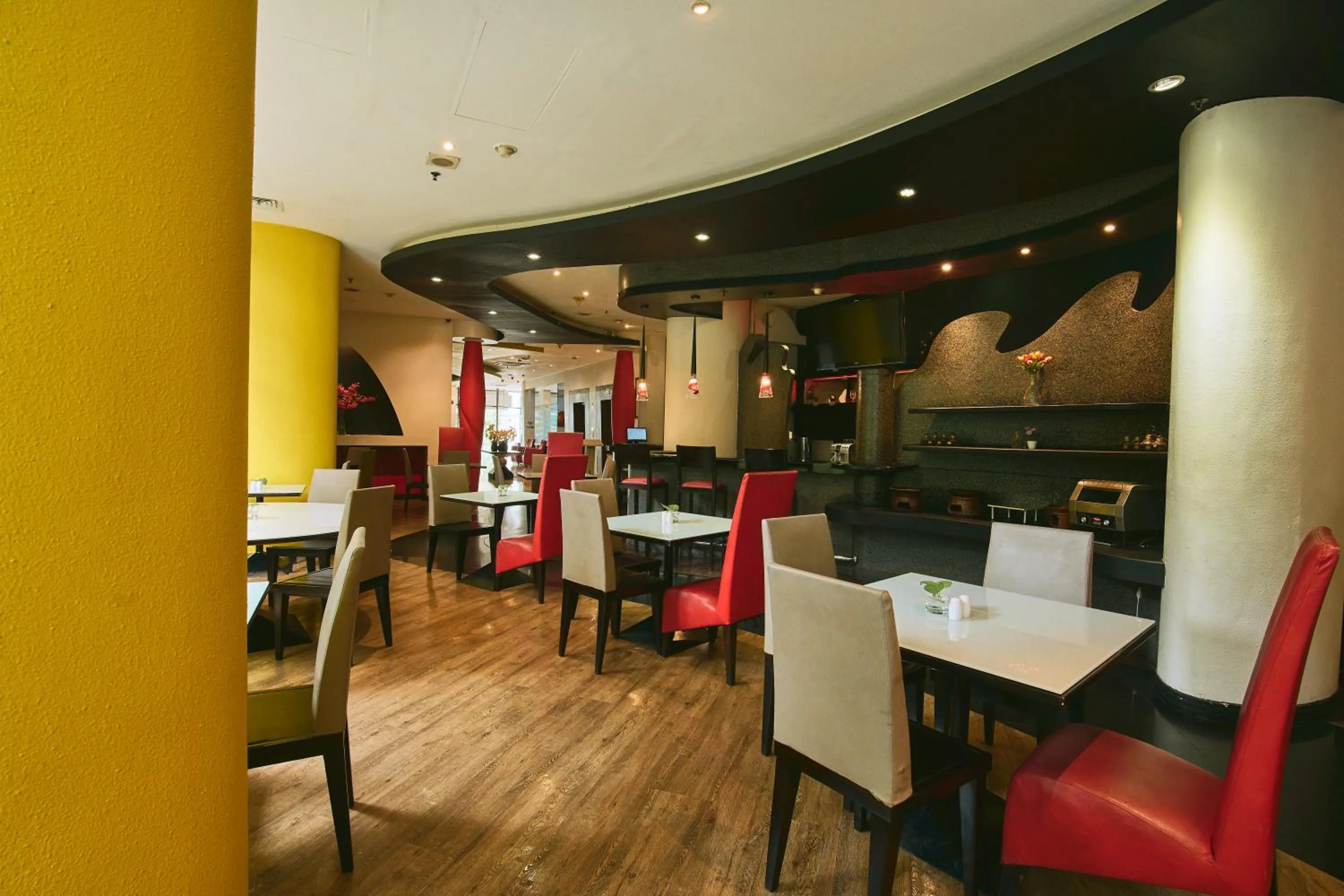 Restaurant/places to eat in Horison Arcadia Wahid Hasyim