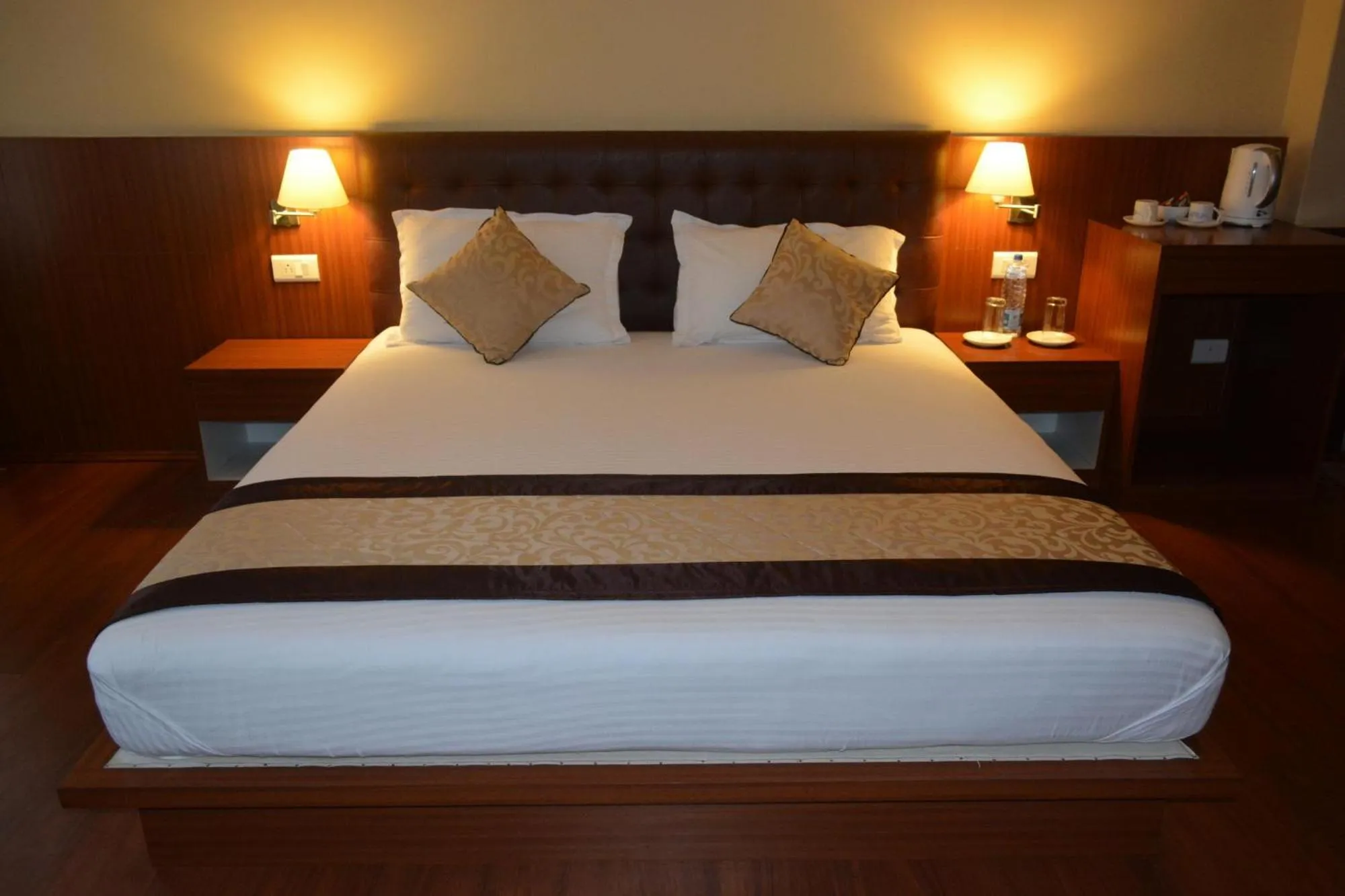 Photo of the whole room, Bed in Juniper Residency Hotel