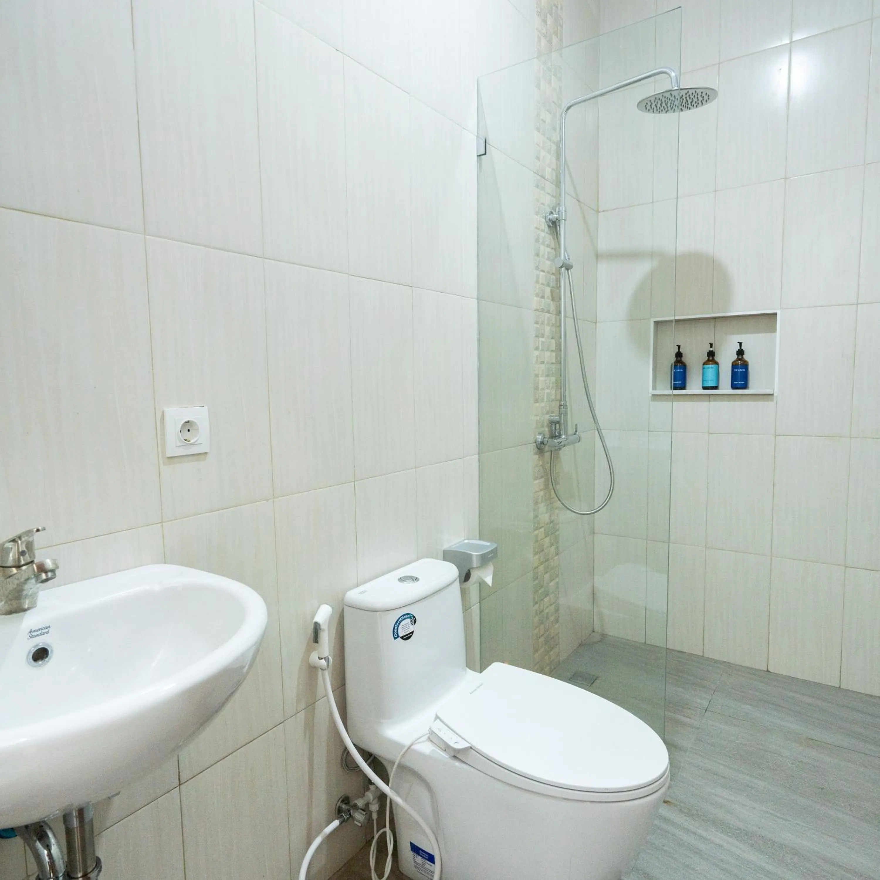 Bathroom in The Lavana Nakula Villa Kuta Sunset