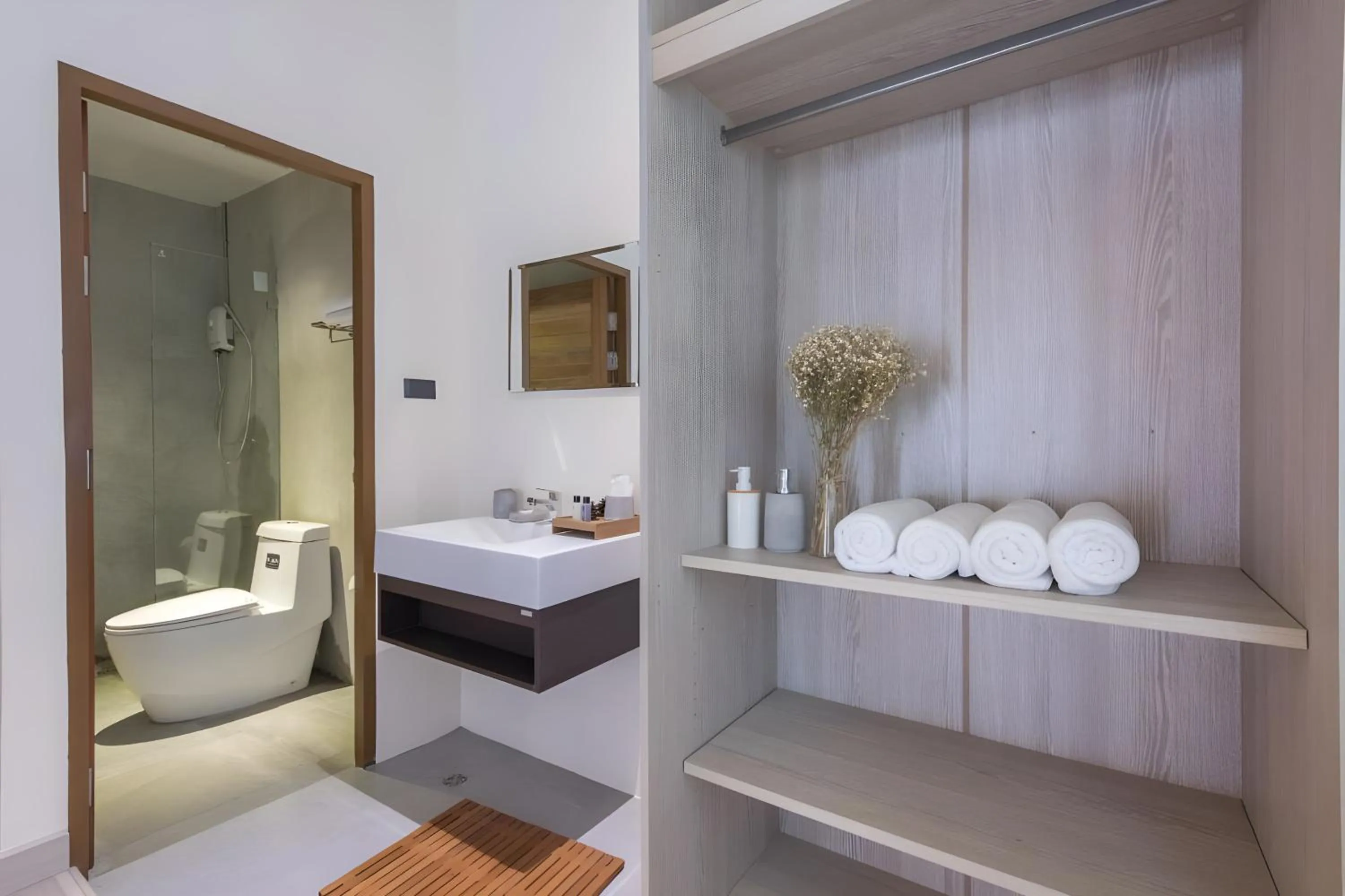 Toilet in Mandalar Arch 39 Hotel