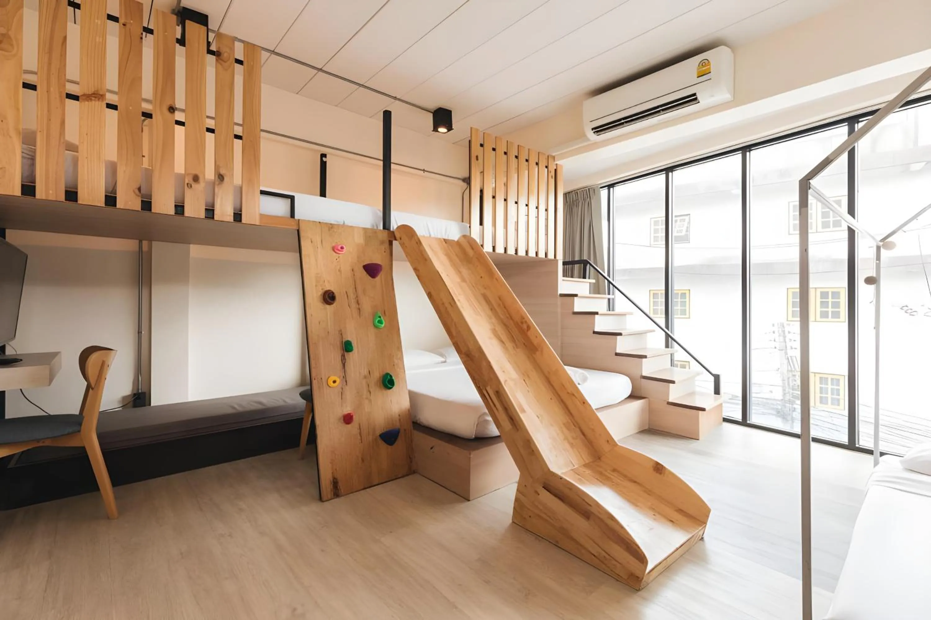 bunk bed in Mandalar Arch 39 Hotel