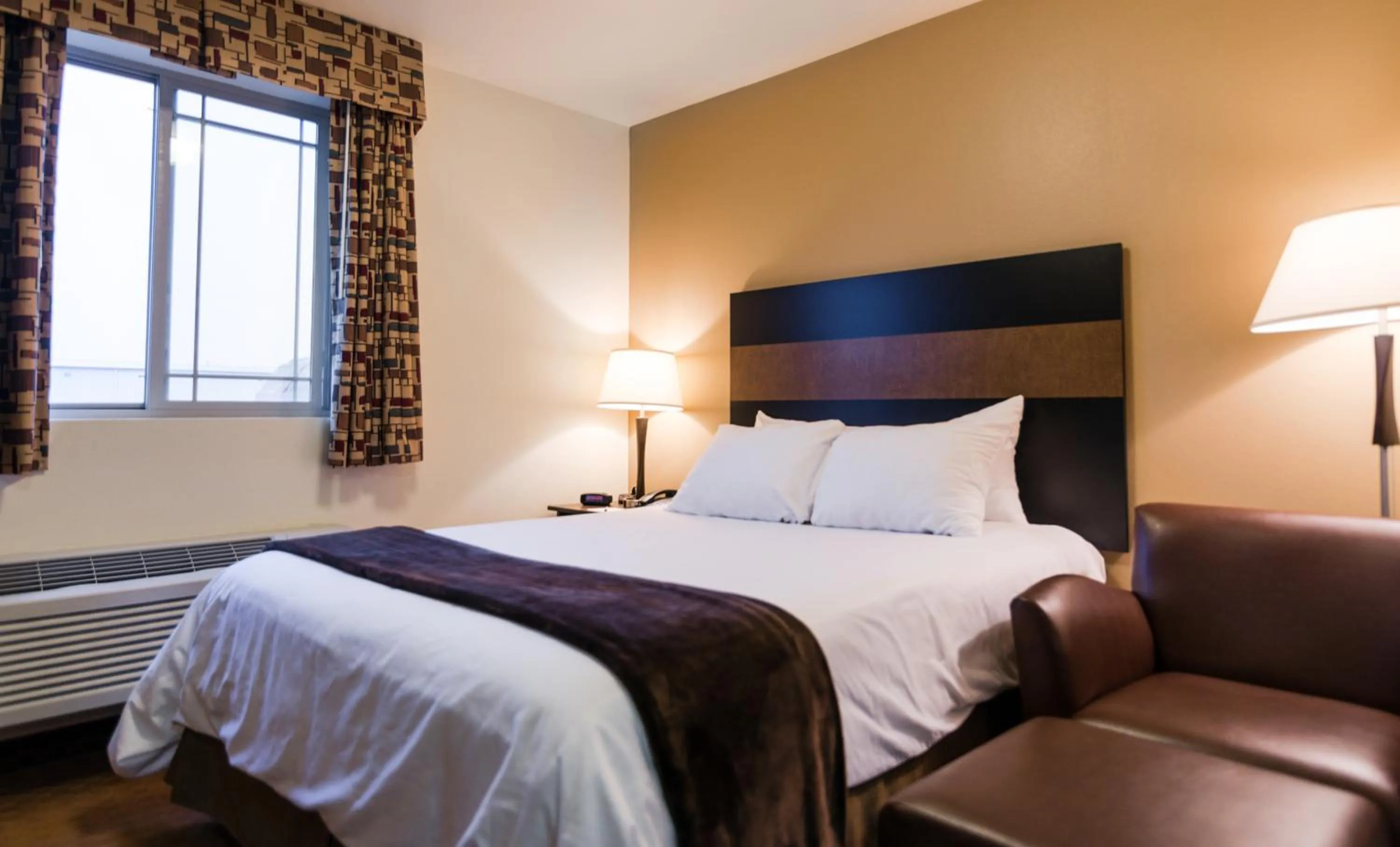 Bedroom, Bed in My Place Hotel-Dickinson, ND