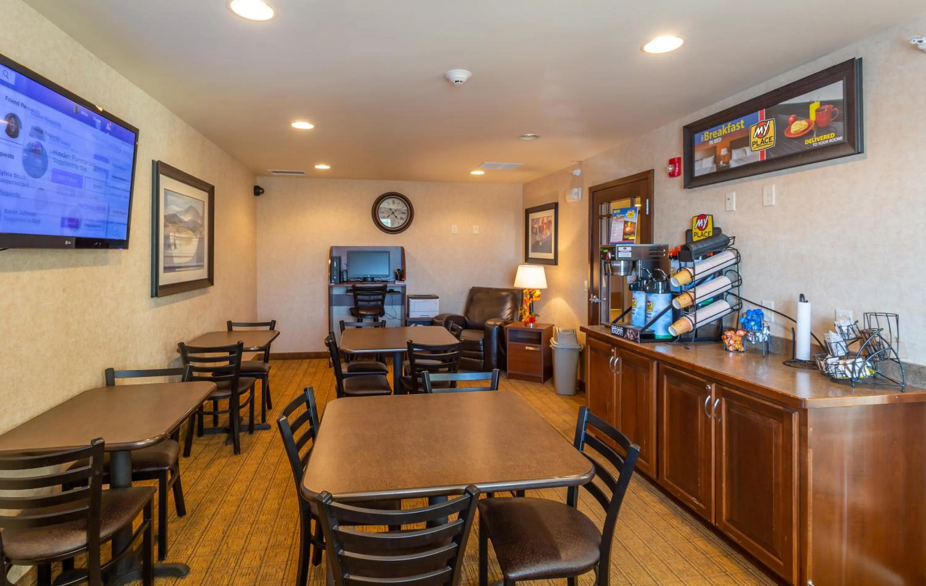 Seating area in My Place Hotel-Dickinson, ND