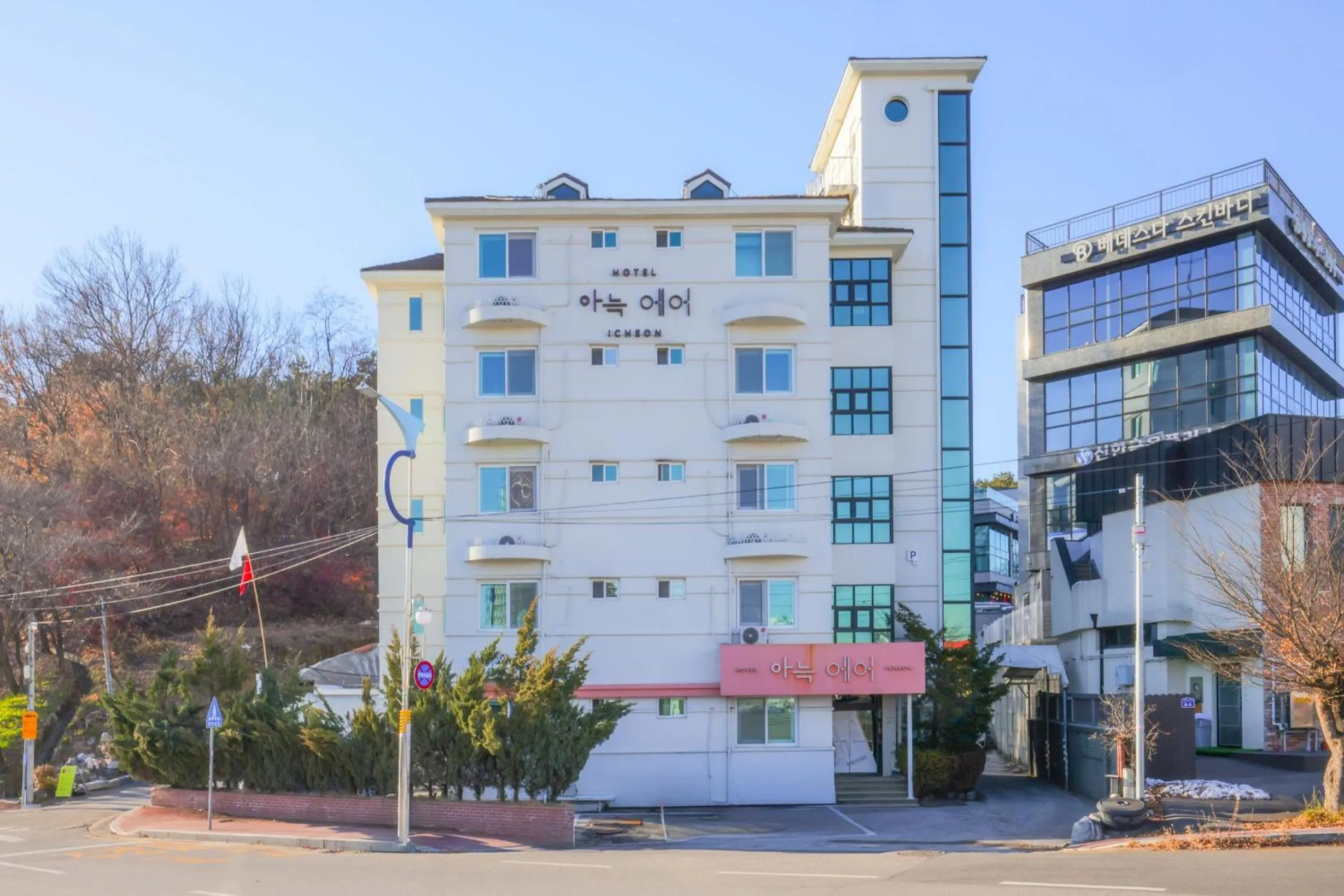 Property building in Aank Air Icheon Seolbong Lake