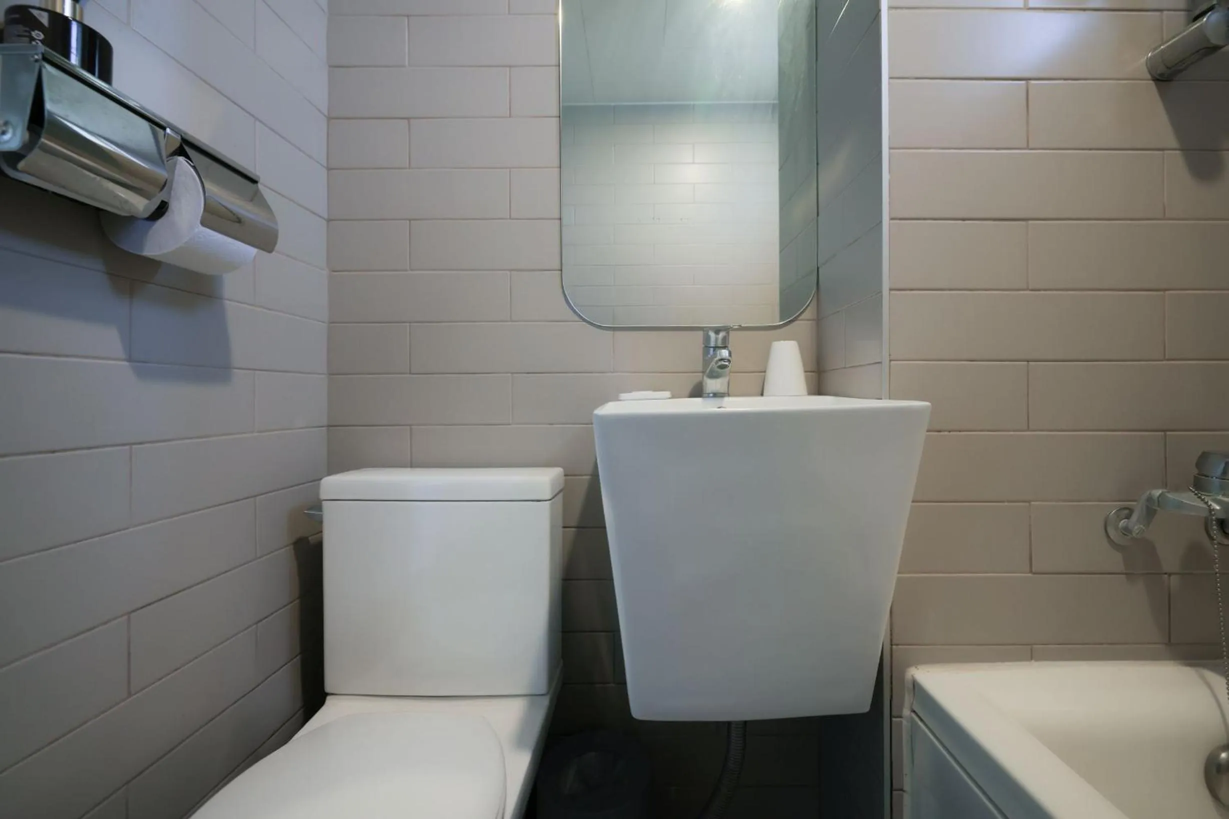 Toilet in Aank Air Icheon Seolbong Lake