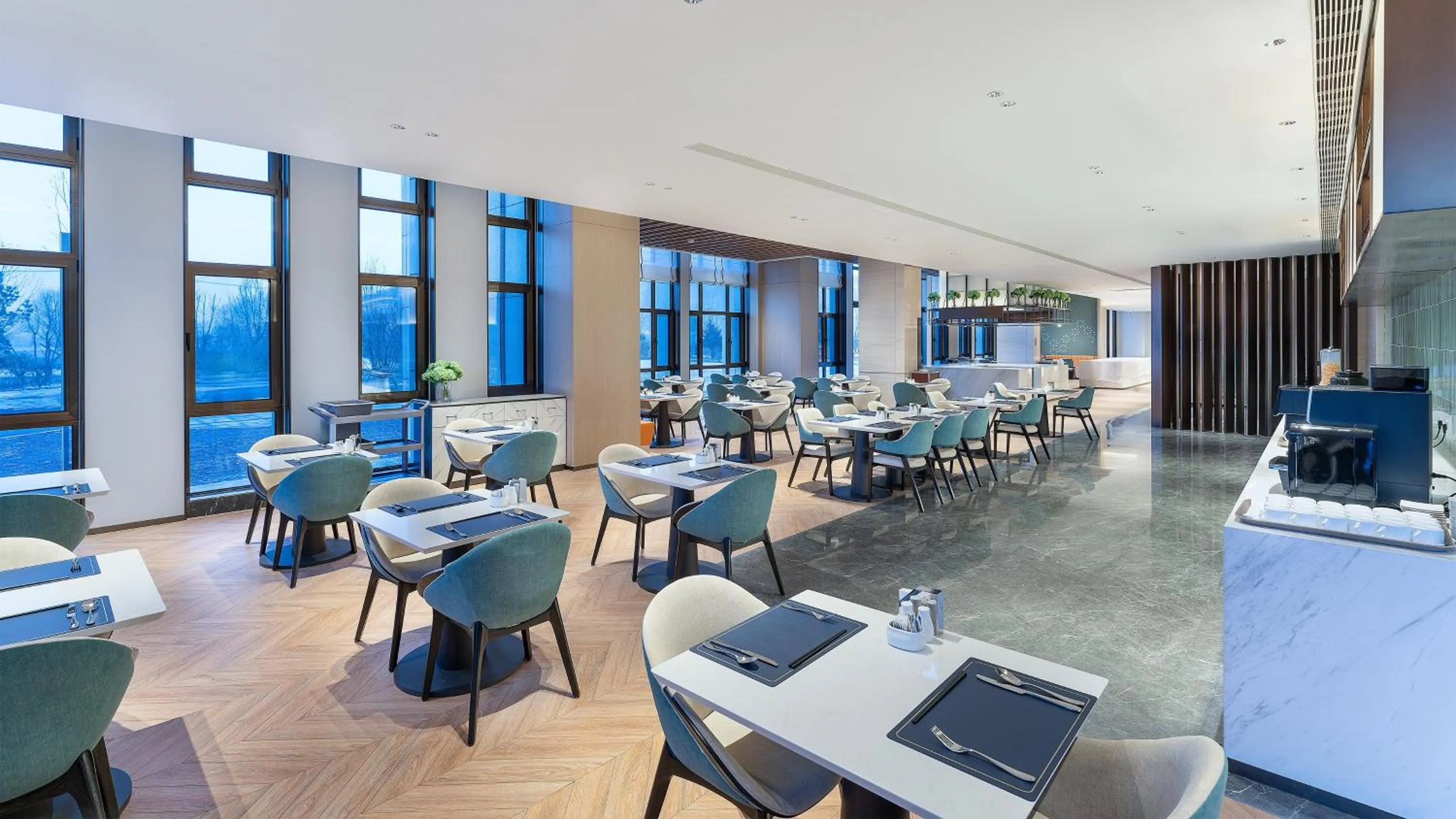 Restaurant/places to eat in Holiday Inn Liaoyuan City Center by IHG