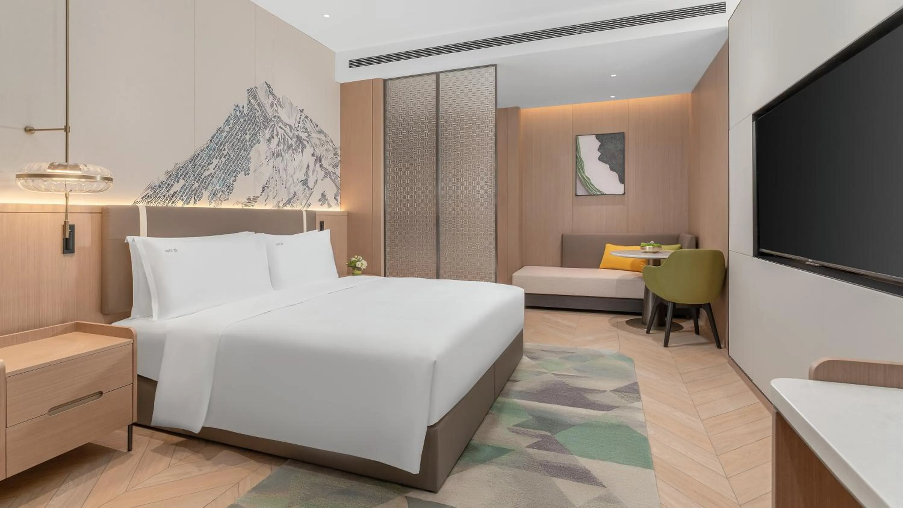 Photo of the whole room, Bed in Holiday Inn Liaoyuan City Center by IHG