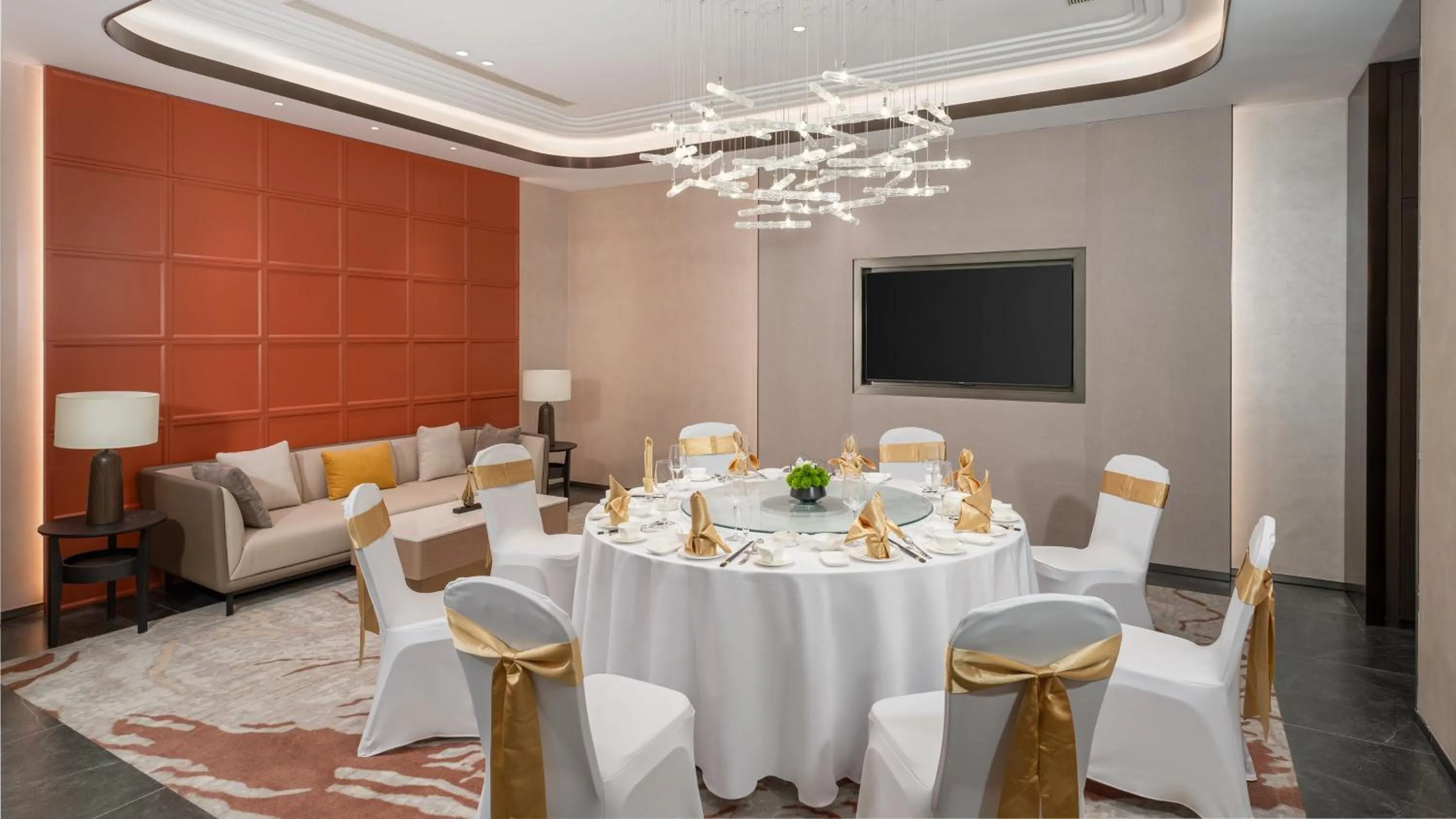 Restaurant/places to eat in Holiday Inn Liaoyuan City Center by IHG