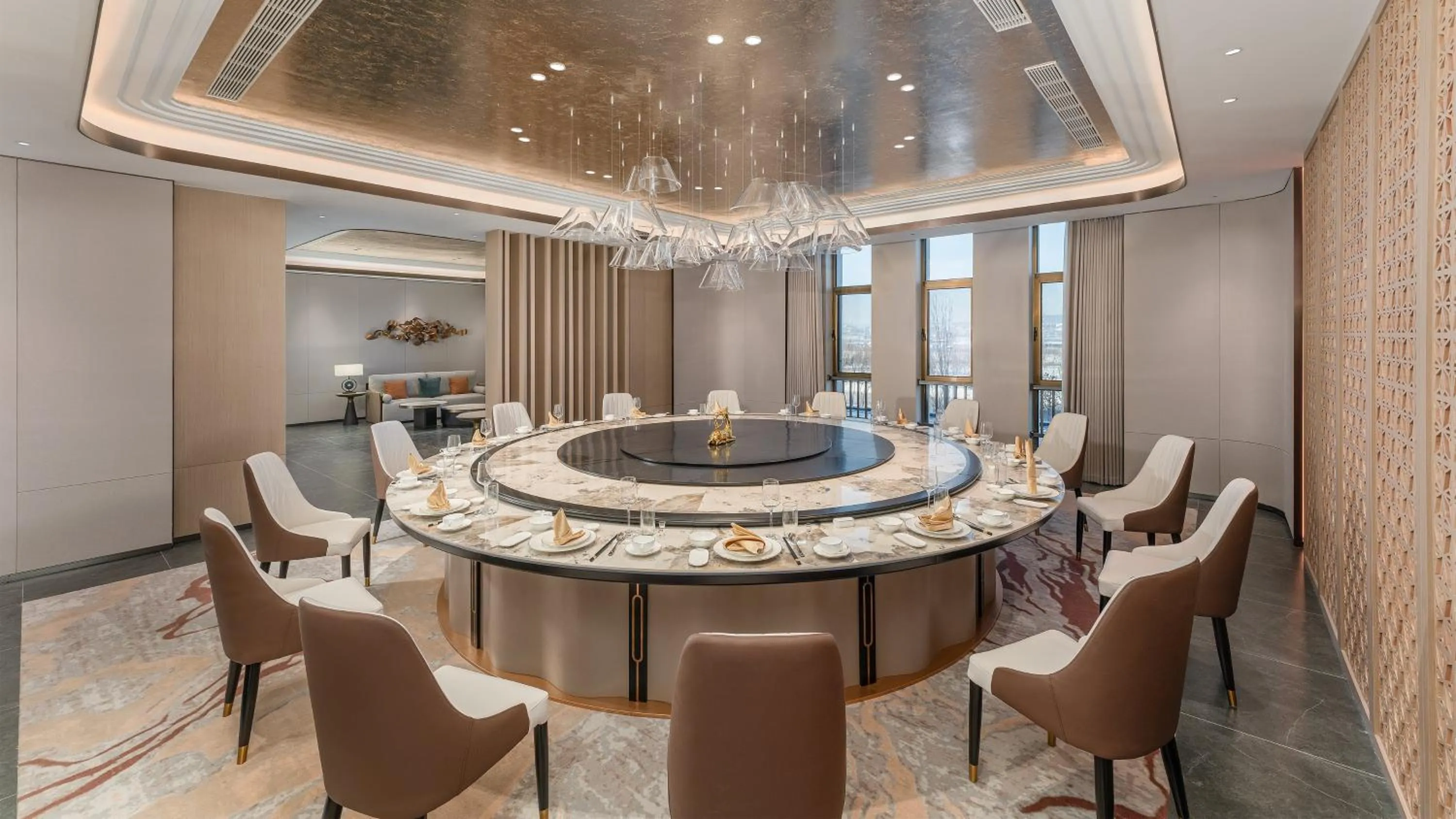 Restaurant/places to eat in Holiday Inn Liaoyuan City Center by IHG