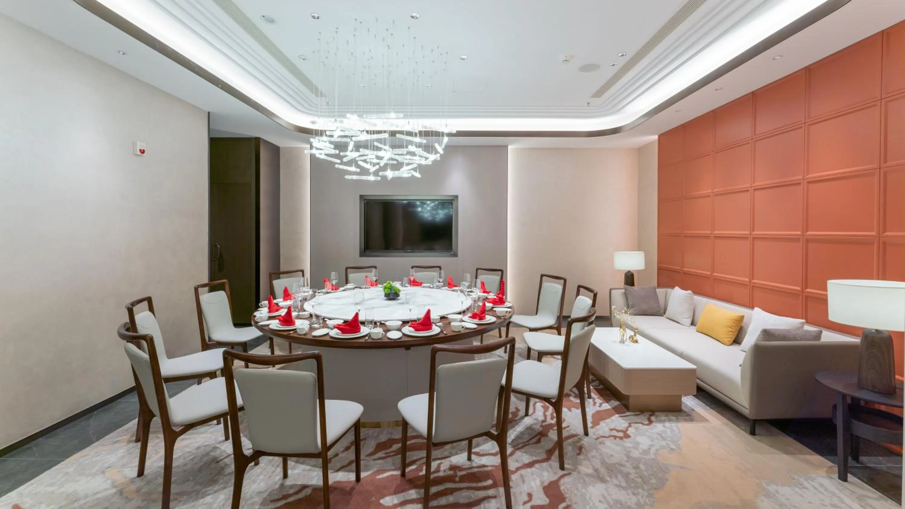 Restaurant/places to eat in Holiday Inn Liaoyuan City Center by IHG