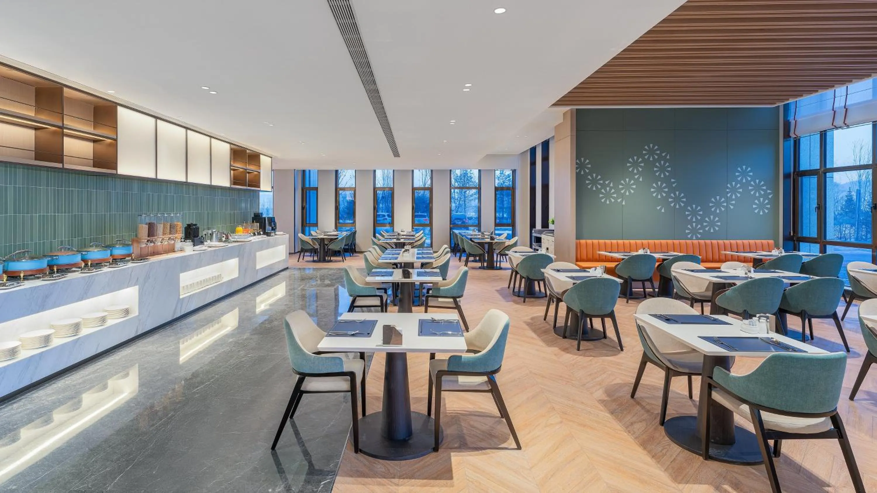 Restaurant/places to eat in Holiday Inn Liaoyuan City Center by IHG