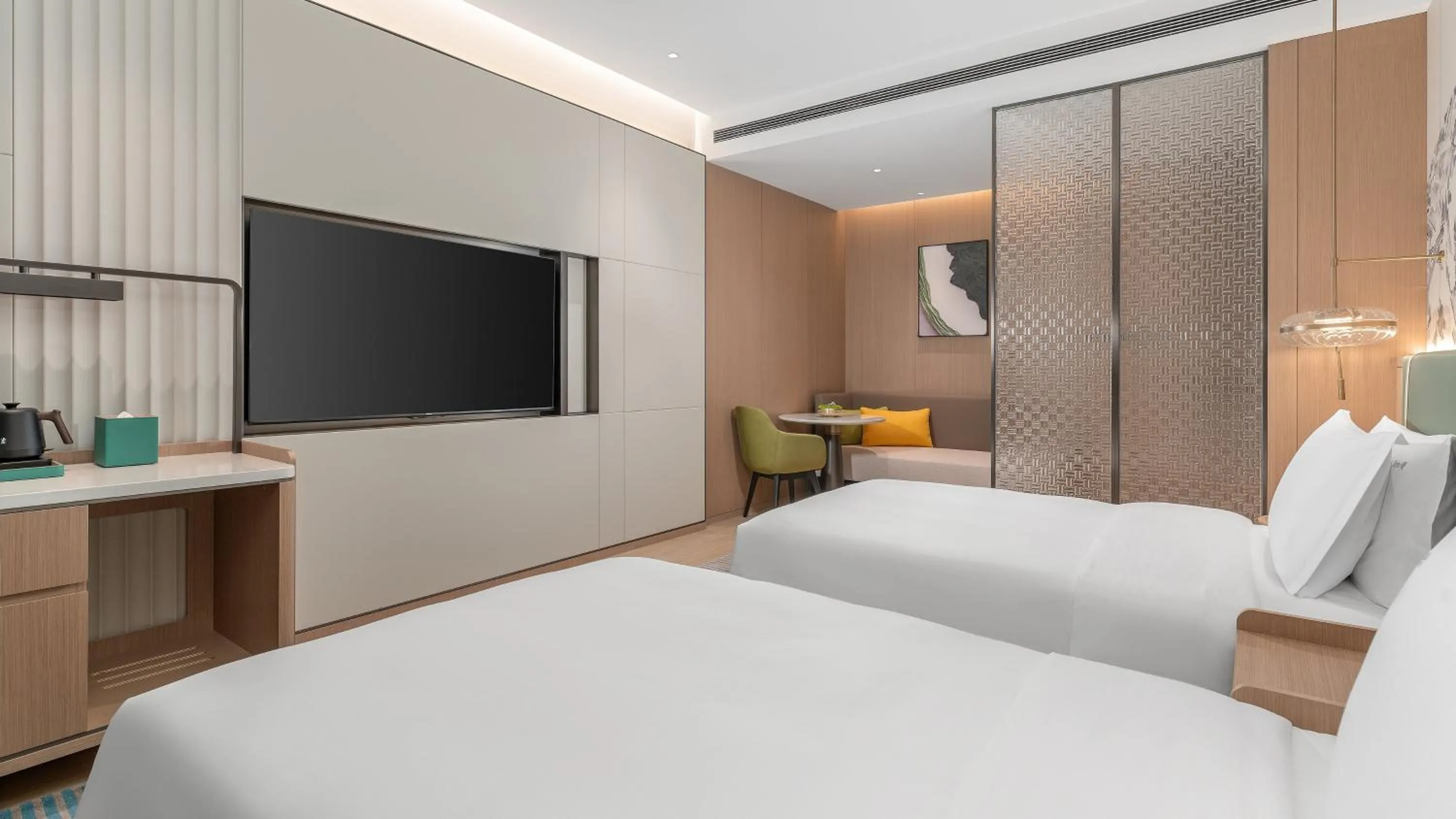 Photo of the whole room, Bed in Holiday Inn Liaoyuan City Center by IHG