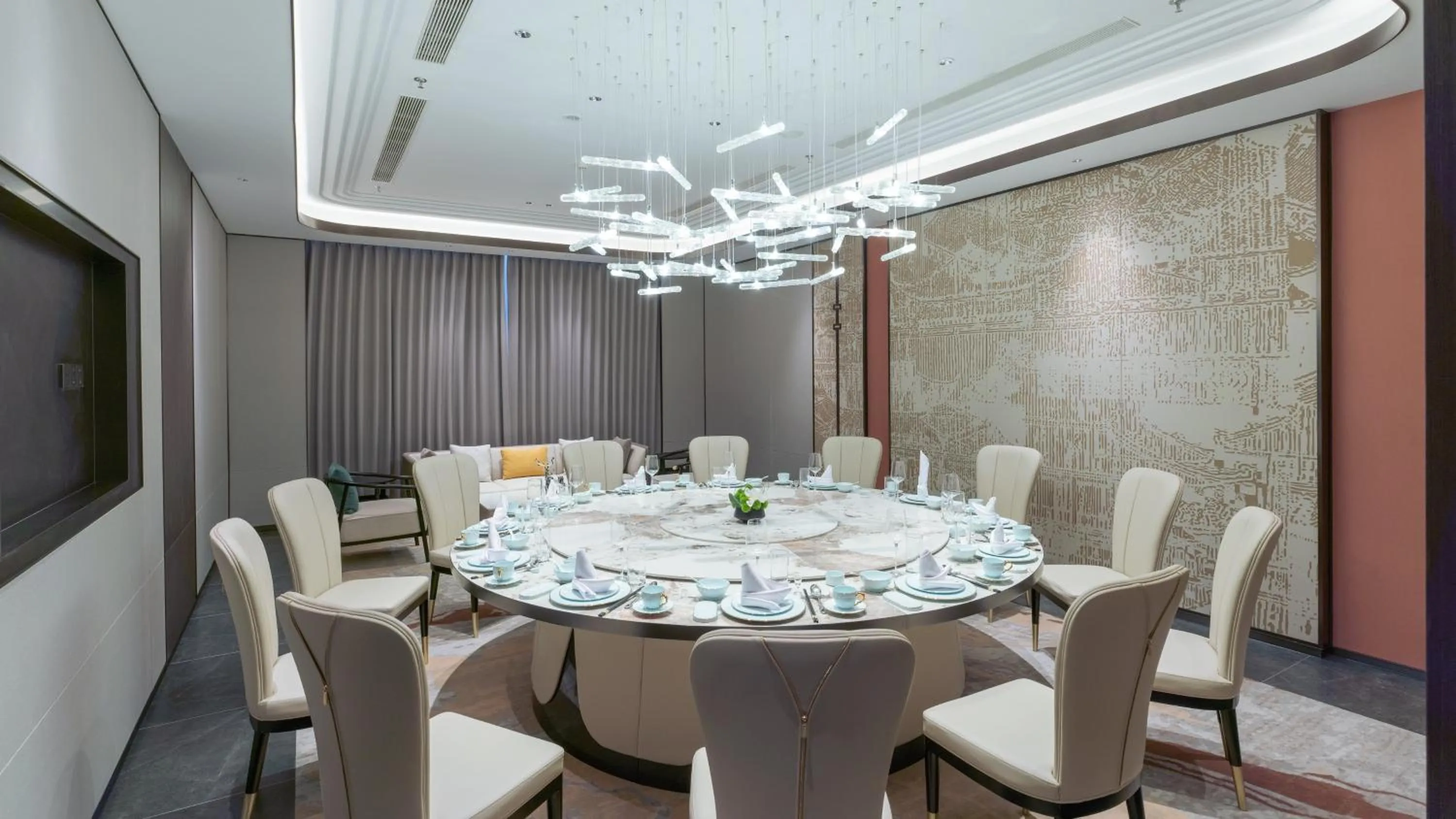 Restaurant/places to eat in Holiday Inn Liaoyuan City Center by IHG