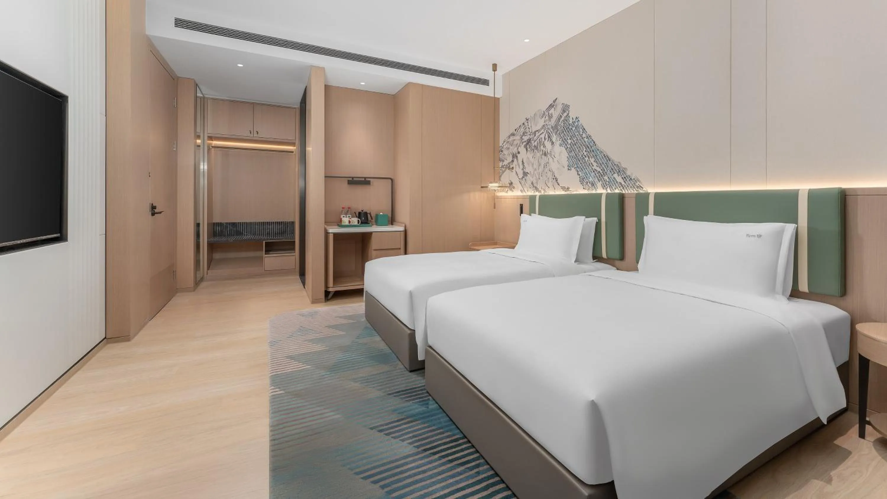 Photo of the whole room, Bed in Holiday Inn Liaoyuan City Center by IHG
