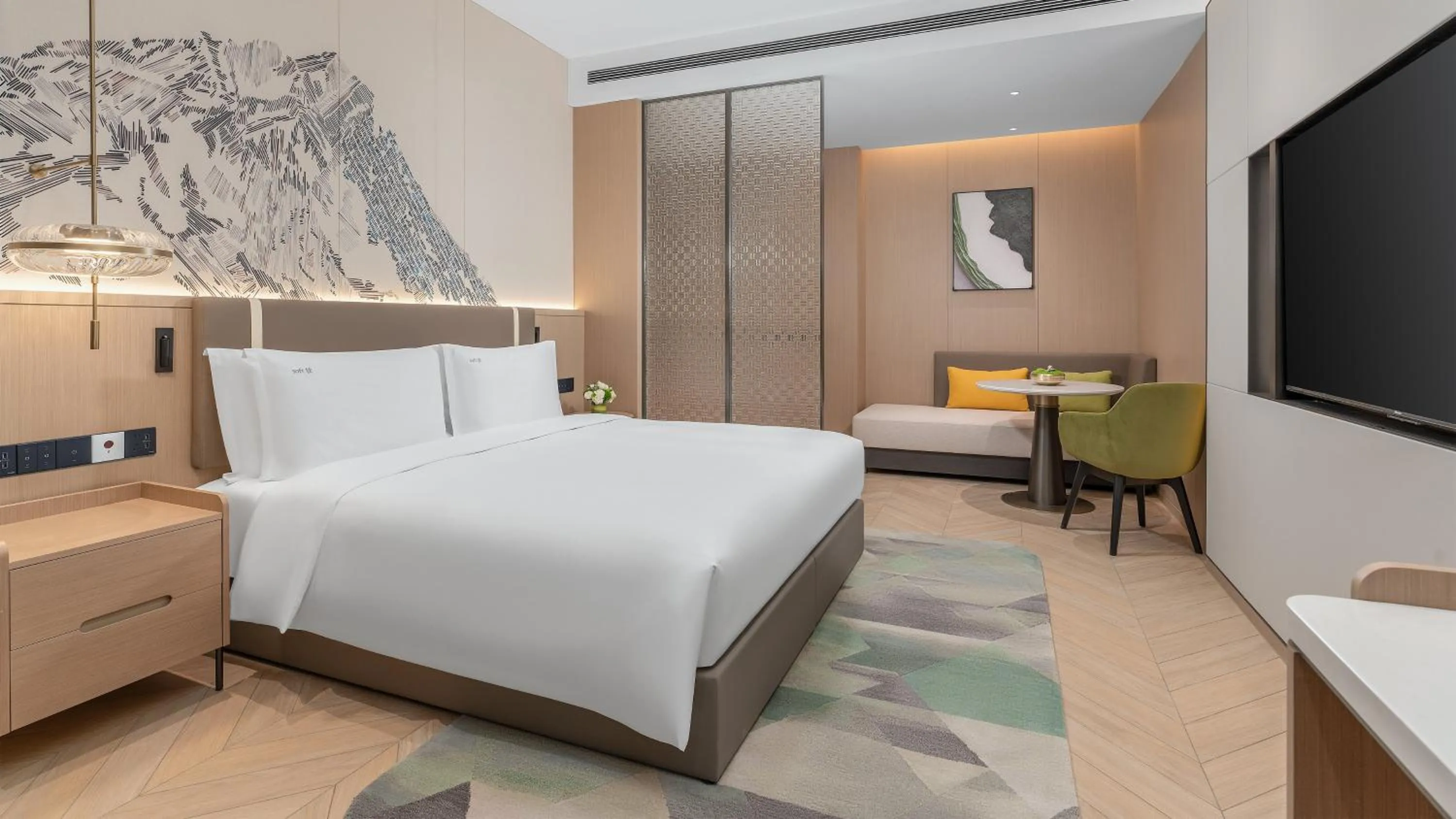 Photo of the whole room, Bed in Holiday Inn Liaoyuan City Center by IHG