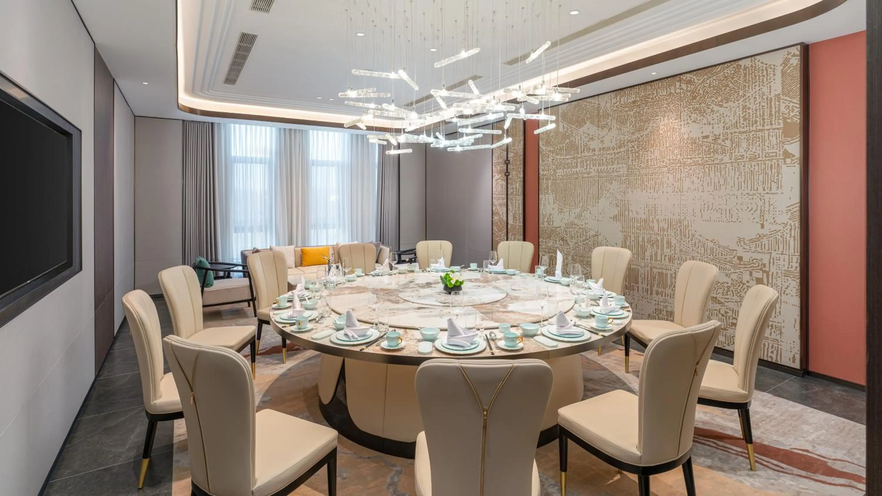Restaurant/places to eat in Holiday Inn Liaoyuan City Center by IHG