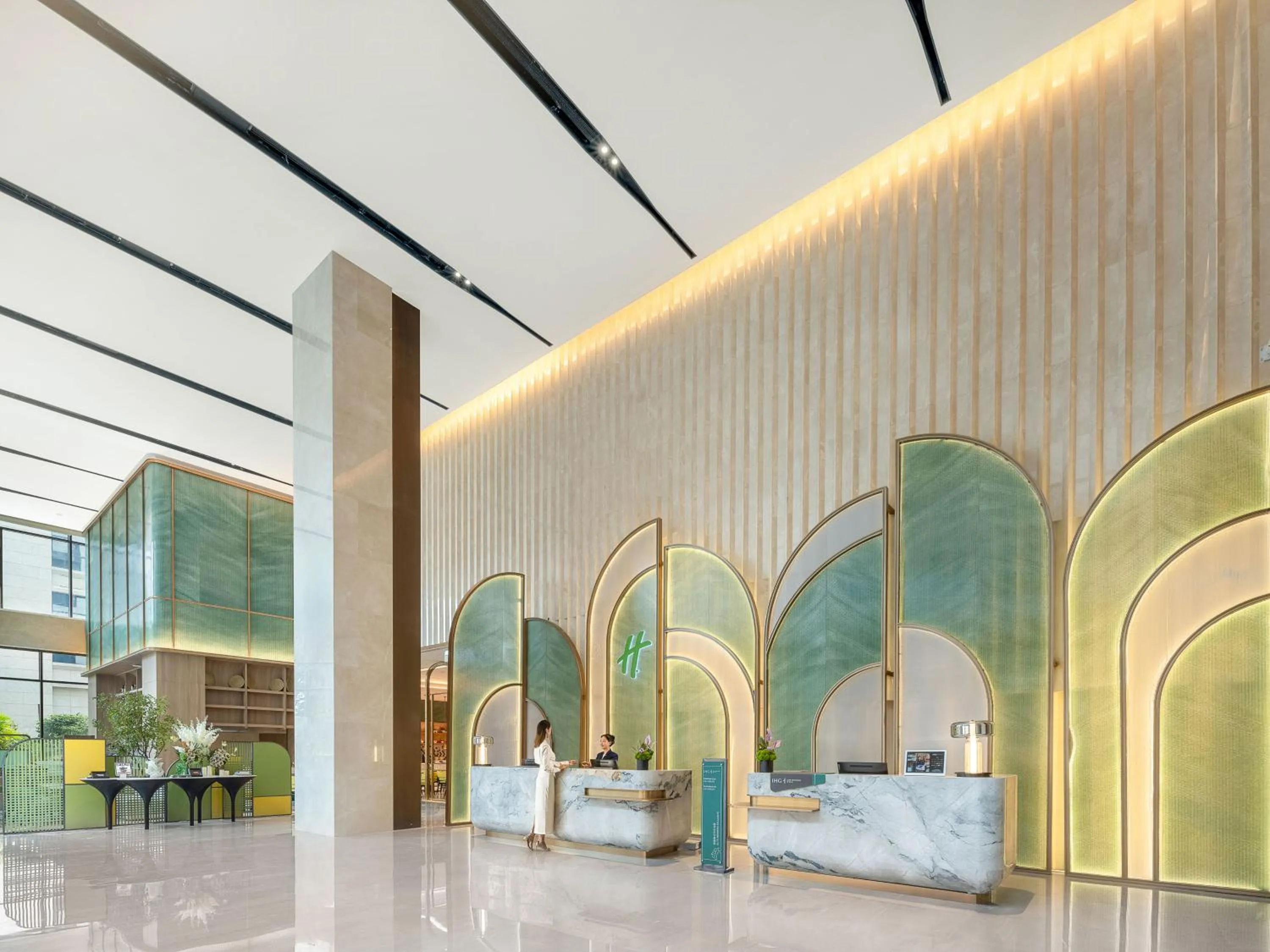 Lobby or reception in Holiday Inn & Suites Chongqing Nanan by IHG