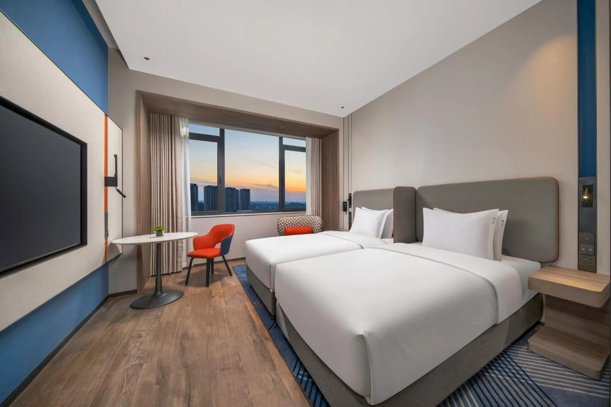 Photo of the whole room, Bed in Holiday Inn Express Changzhou Henglin by IHG