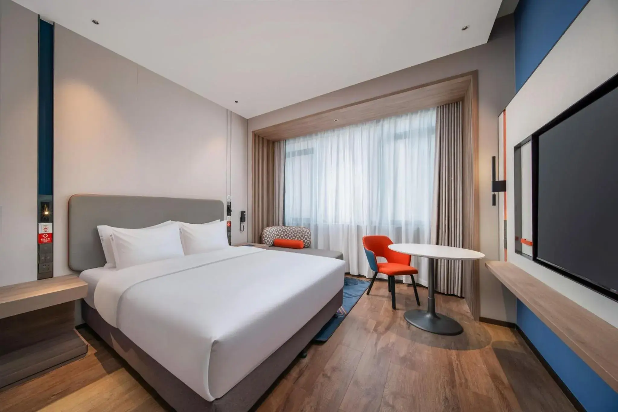 Standard King Room - Disability Access in Holiday Inn Express Changzhou Henglin by IHG Standard King Room - Disability Access in Holiday Inn Express Changzhou Henglin by IHG