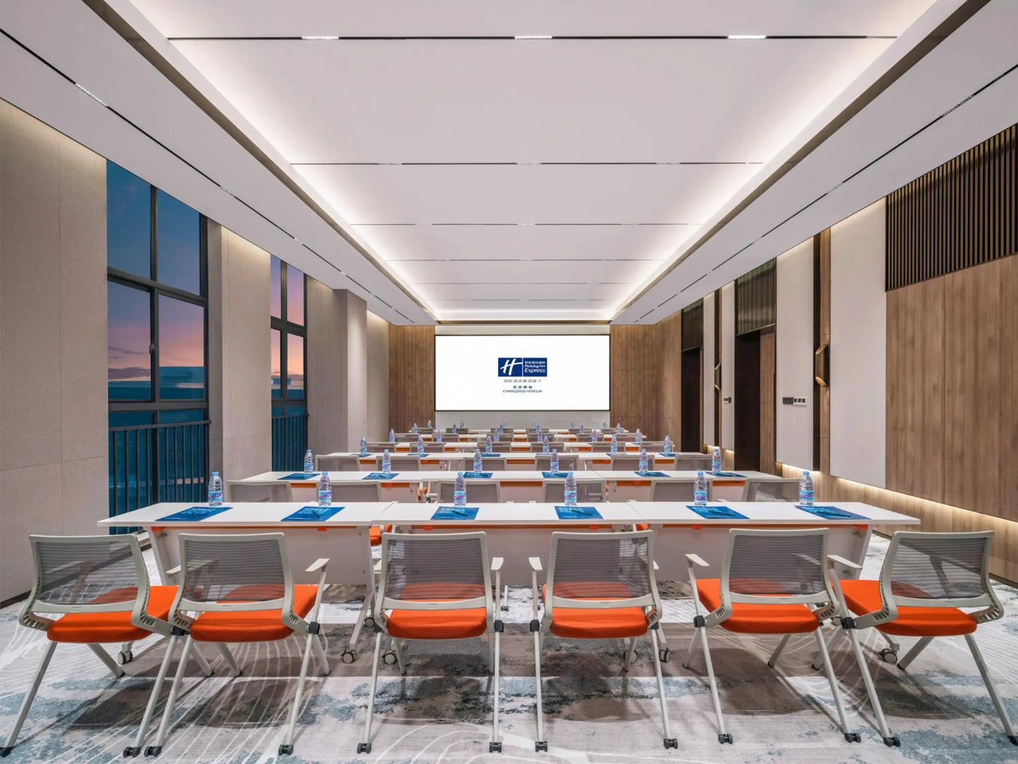 Meeting/conference room in Holiday Inn Express Changzhou Henglin by IHG