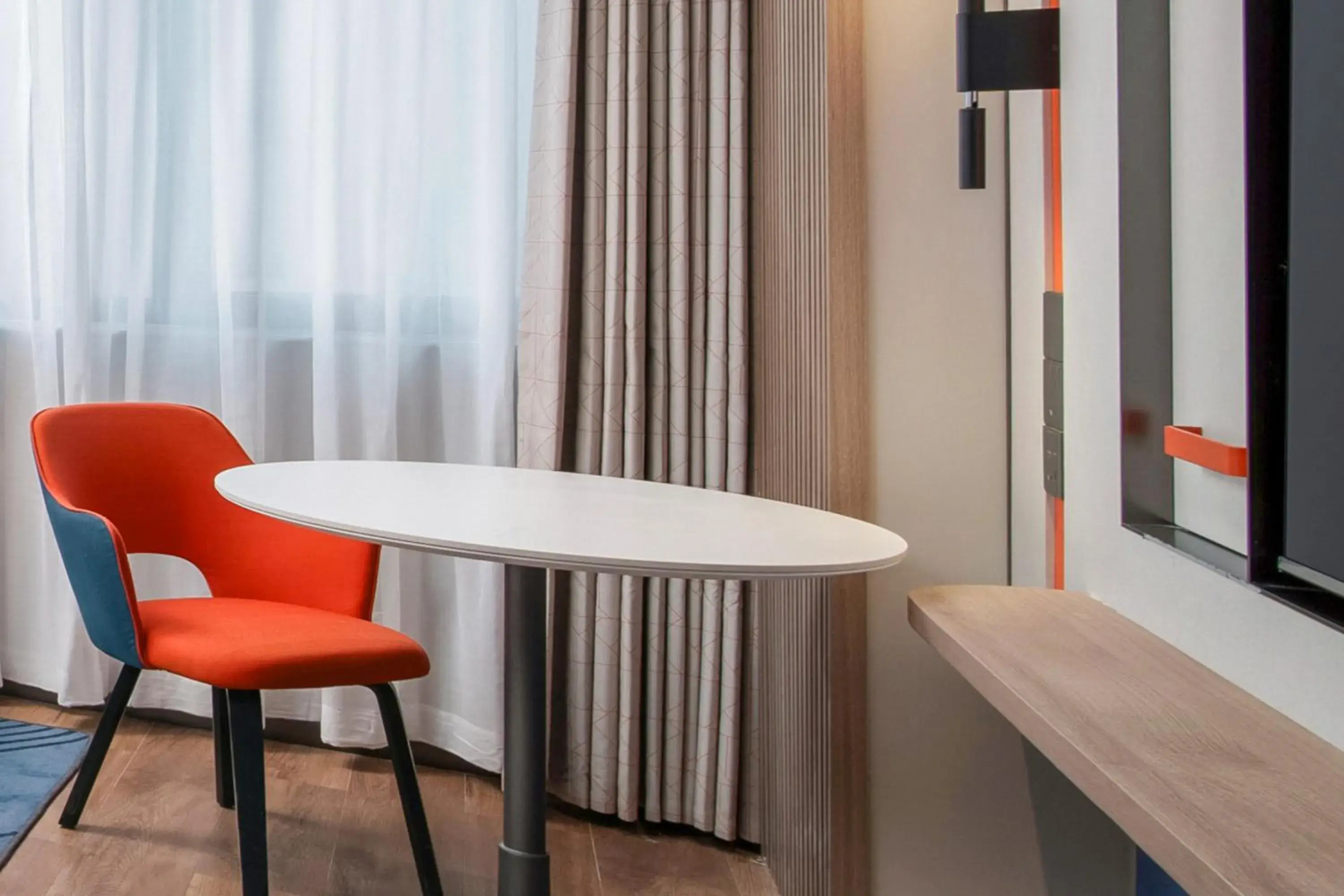 Standard King Room - Disability Access in Holiday Inn Express Changzhou Henglin by IHG Standard King Room - Disability Access in Holiday Inn Express Changzhou Henglin by IHG