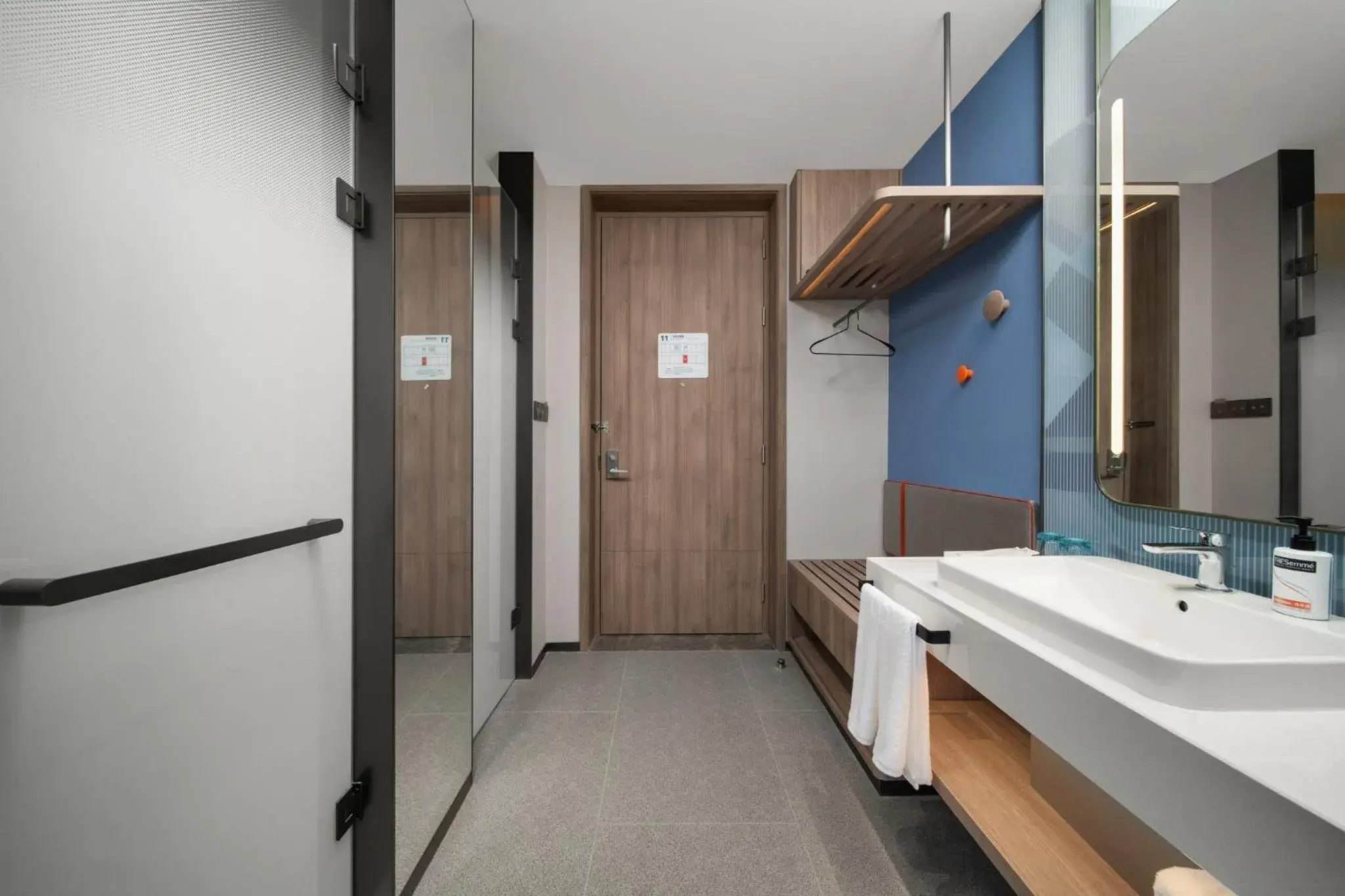 Standard Double Room with Two Double Beds in Holiday Inn Express Changzhou Henglin by IHG Standard Double Room with Two Double Beds in Holiday Inn Express Changzhou Henglin by IHG